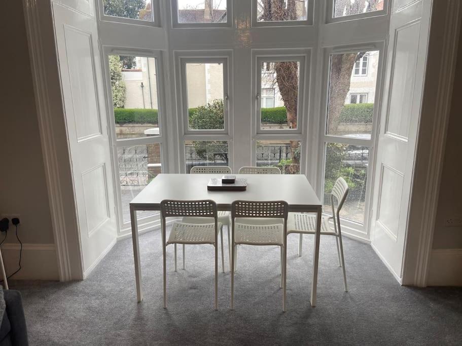 Central Southsea Boutique 2 Bedroom Flat view 4