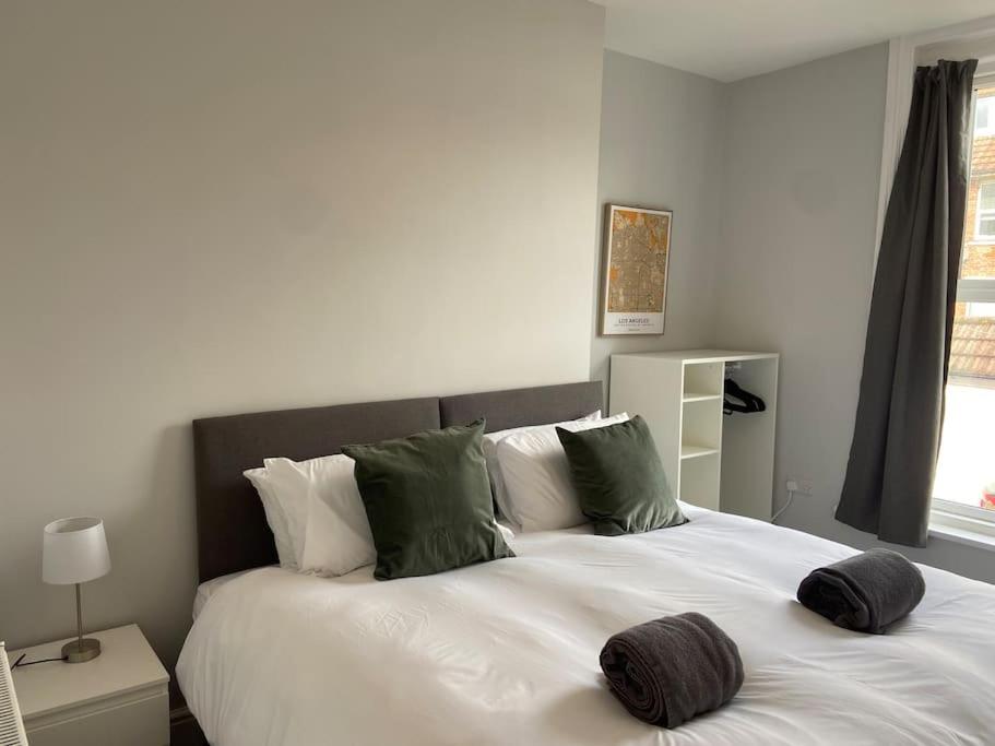 Central Southsea Boutique 2 Bedroom Flat view 2