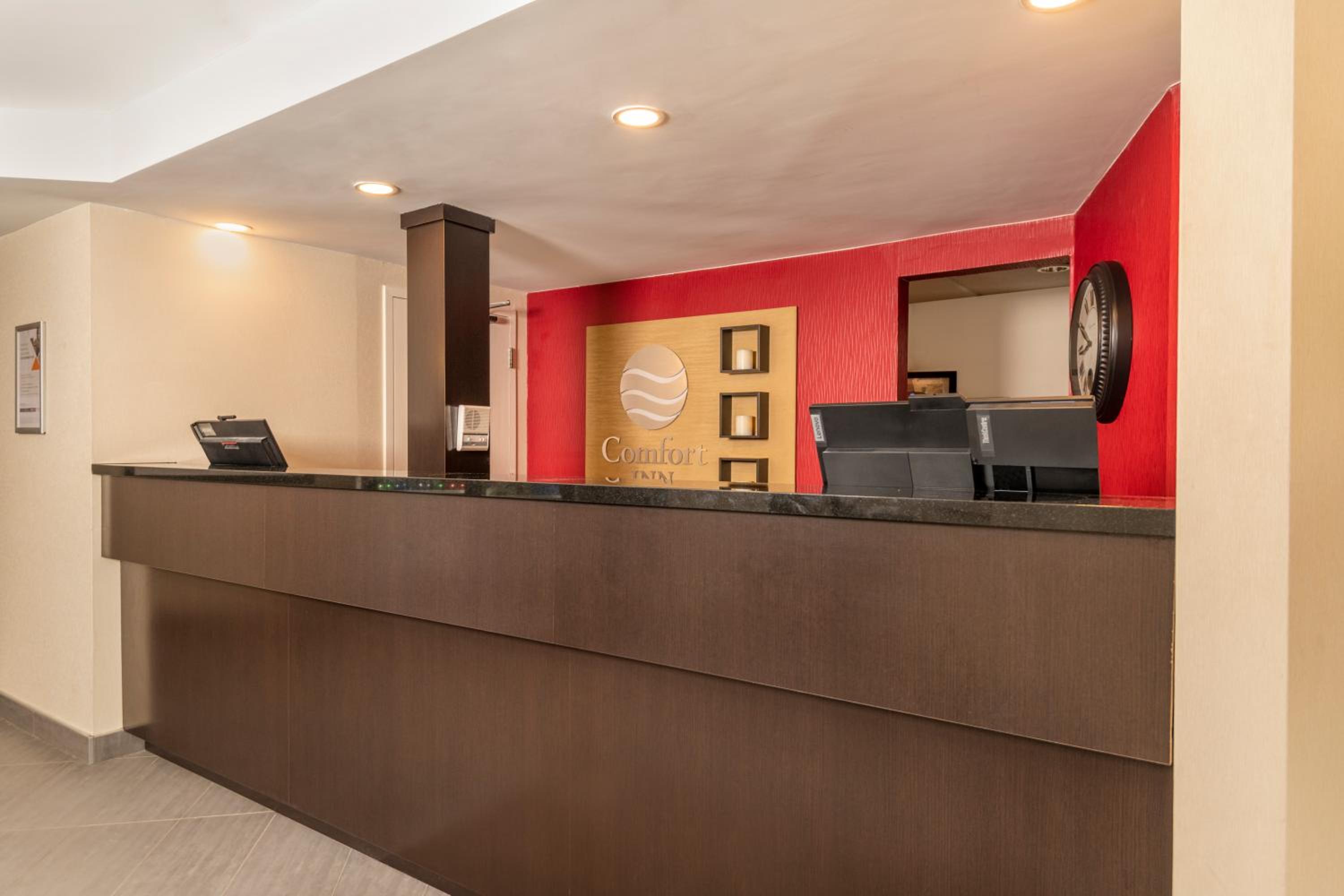 Comfort Inn West