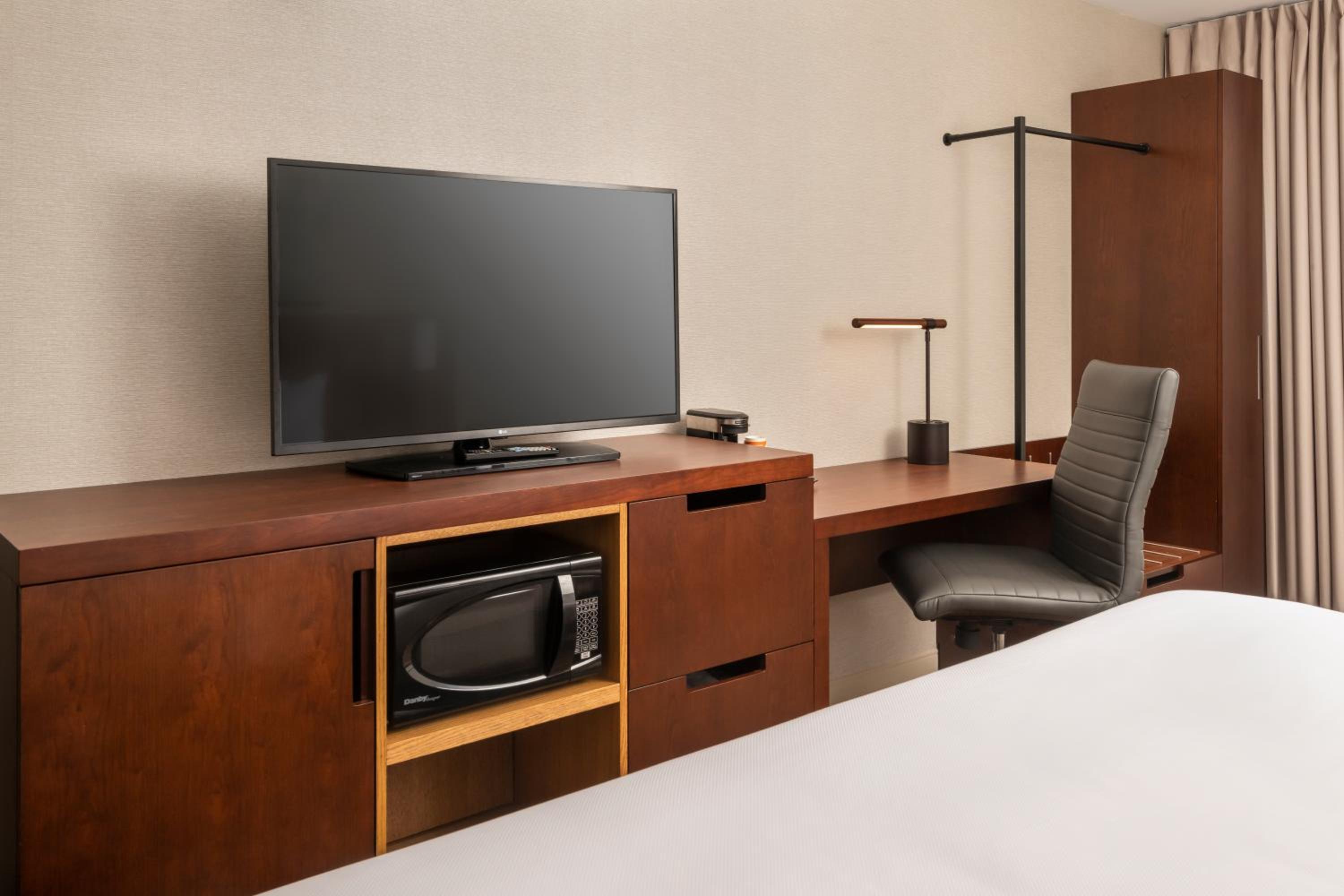 Comfort Inn West