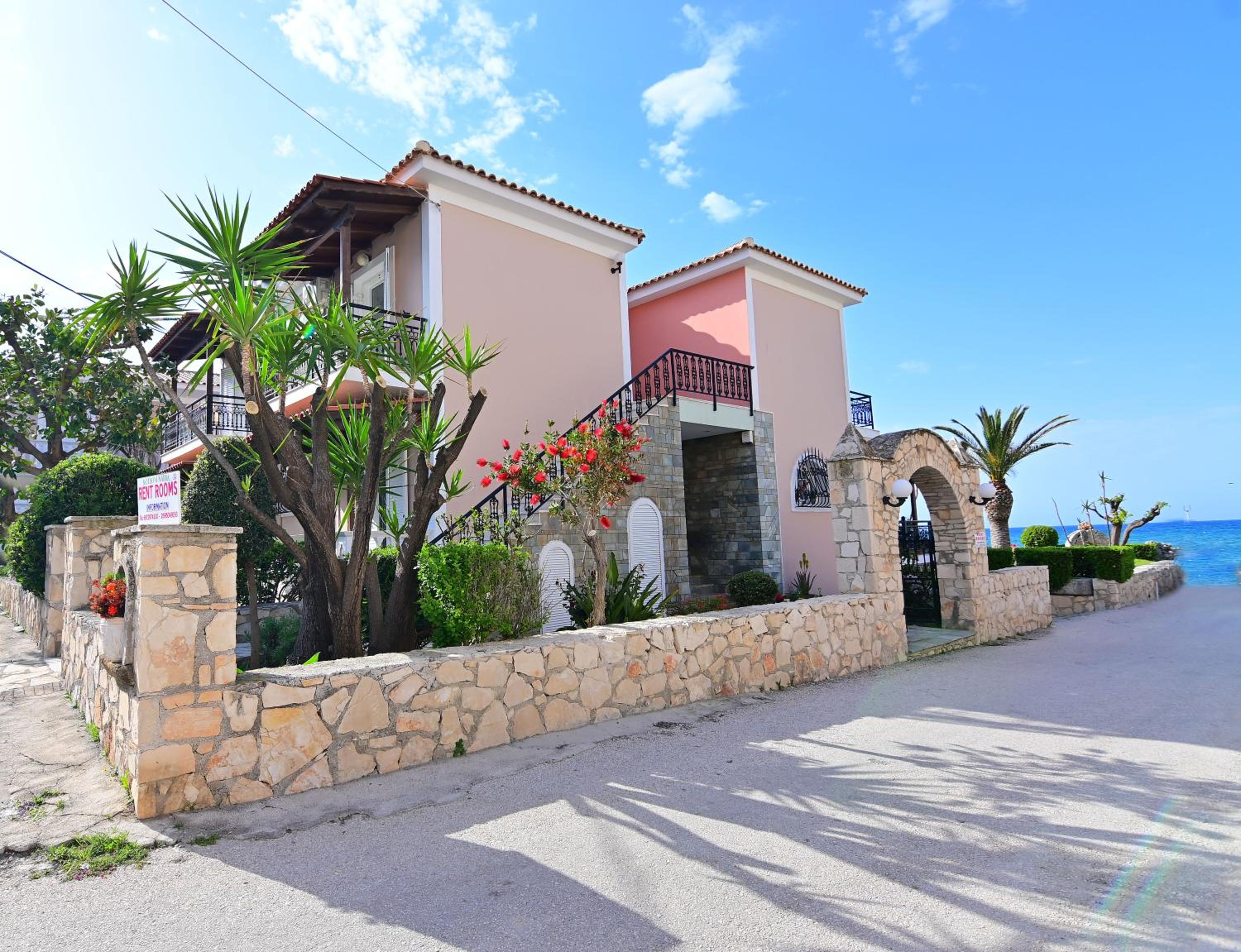 Nadia's Studios & Apartments in Argasi, Sea-View