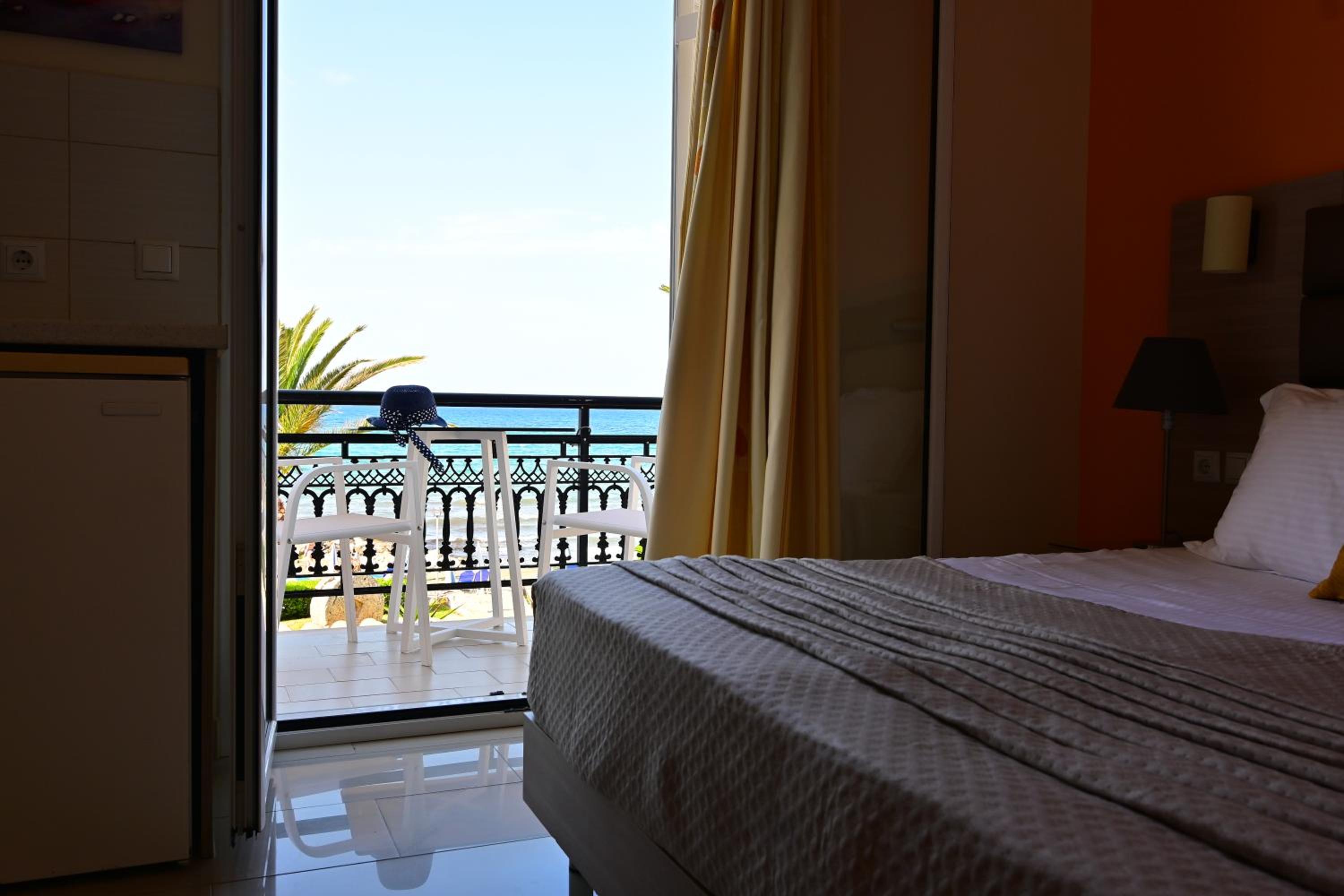 Nadia's Studios & Apartments in Argasi, Sea-View