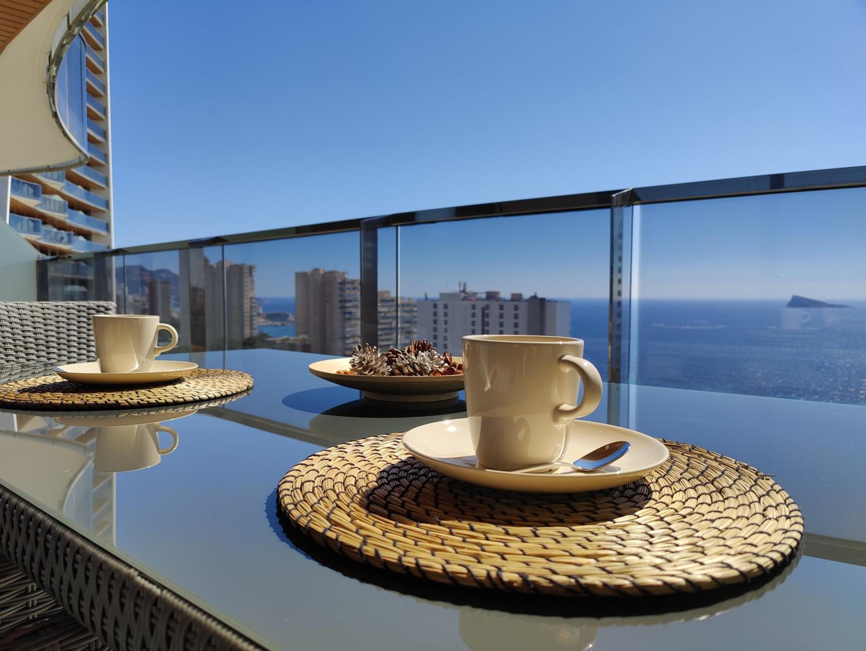 SUNSET WAVES blue sky apartment photo 4