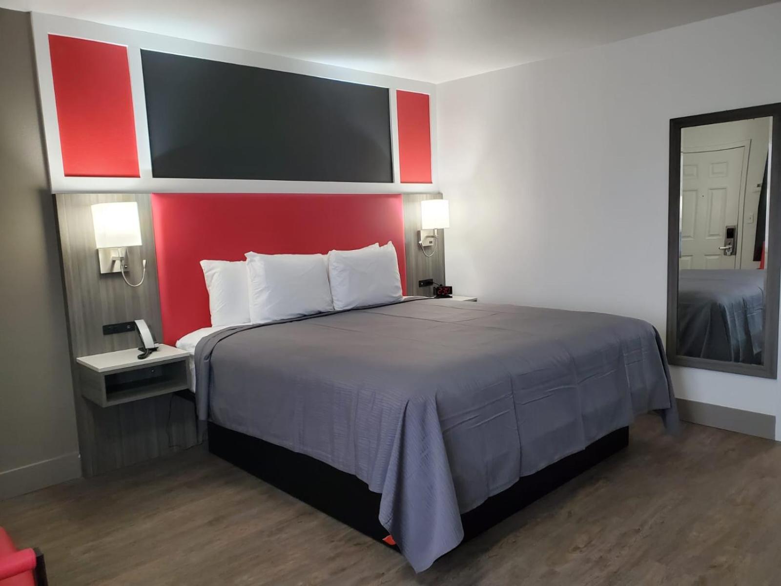 Seven Seas Inn & Suites