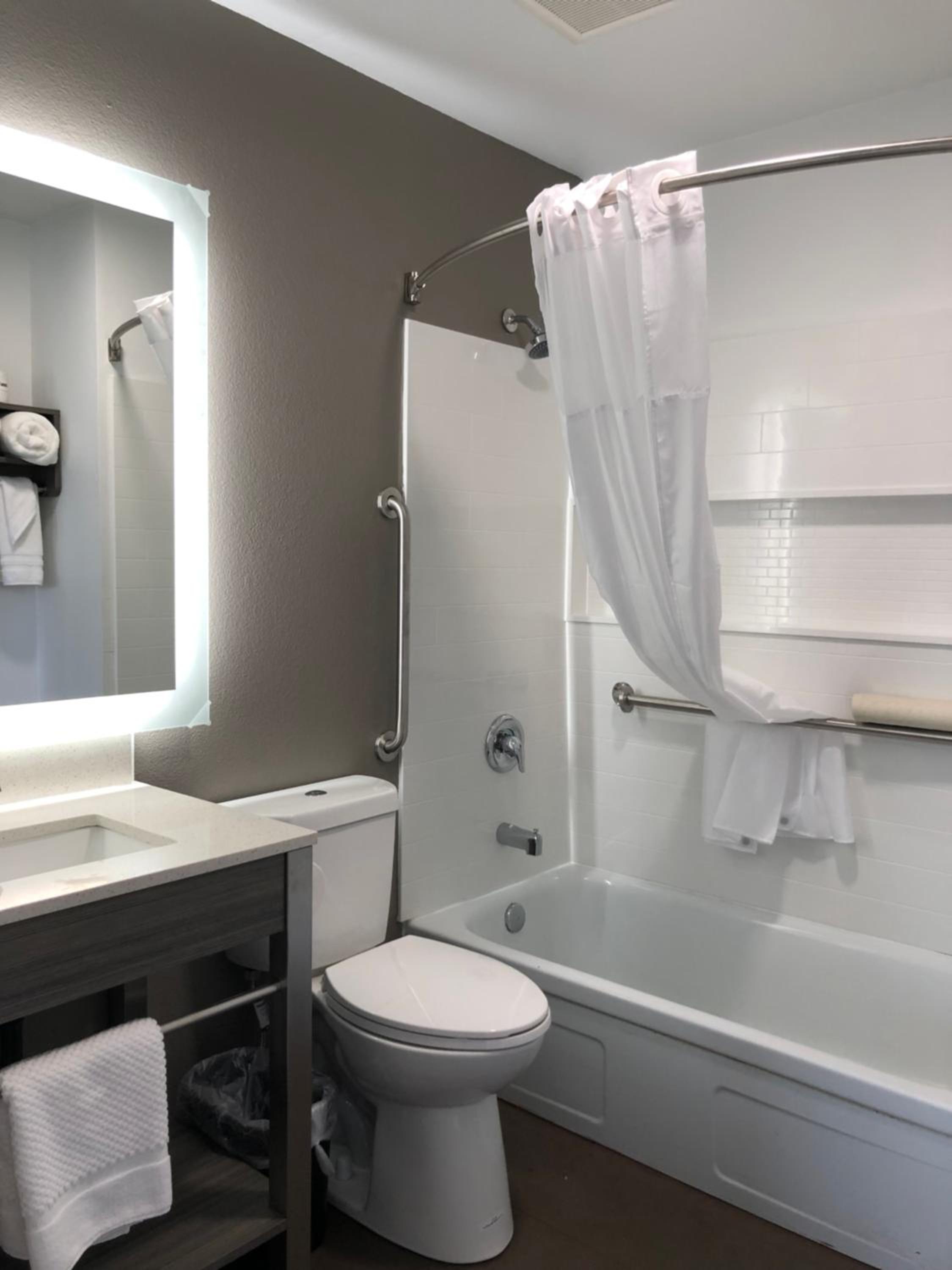 Seven Seas Inn & Suites