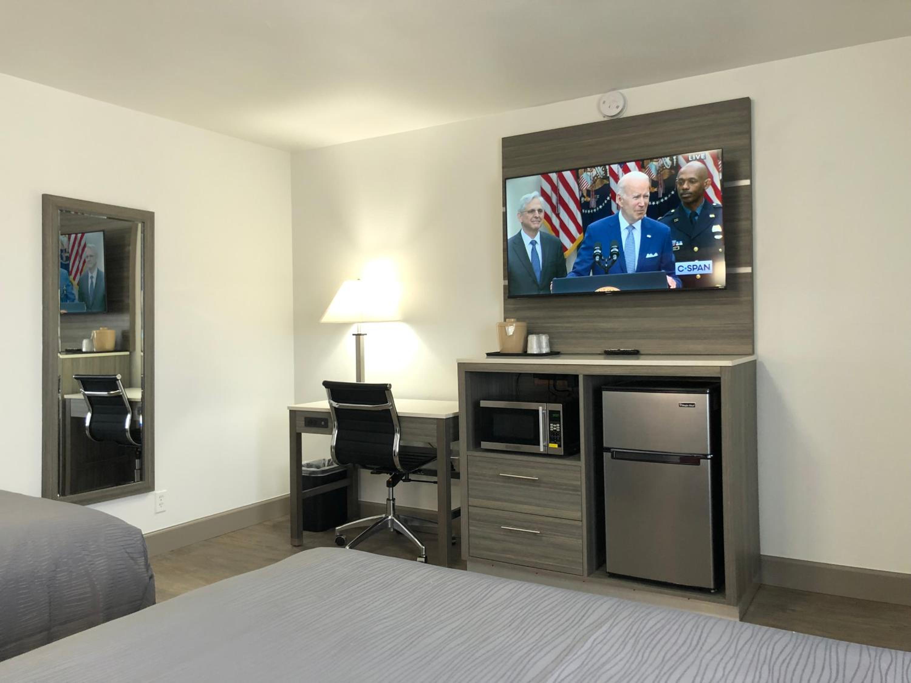 Seven Seas Inn & Suites