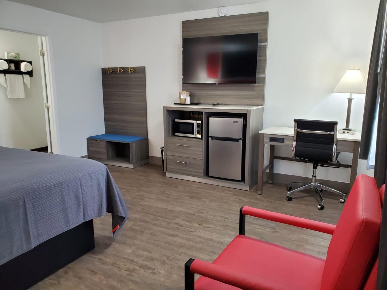 Seven Seas Inn & Suites