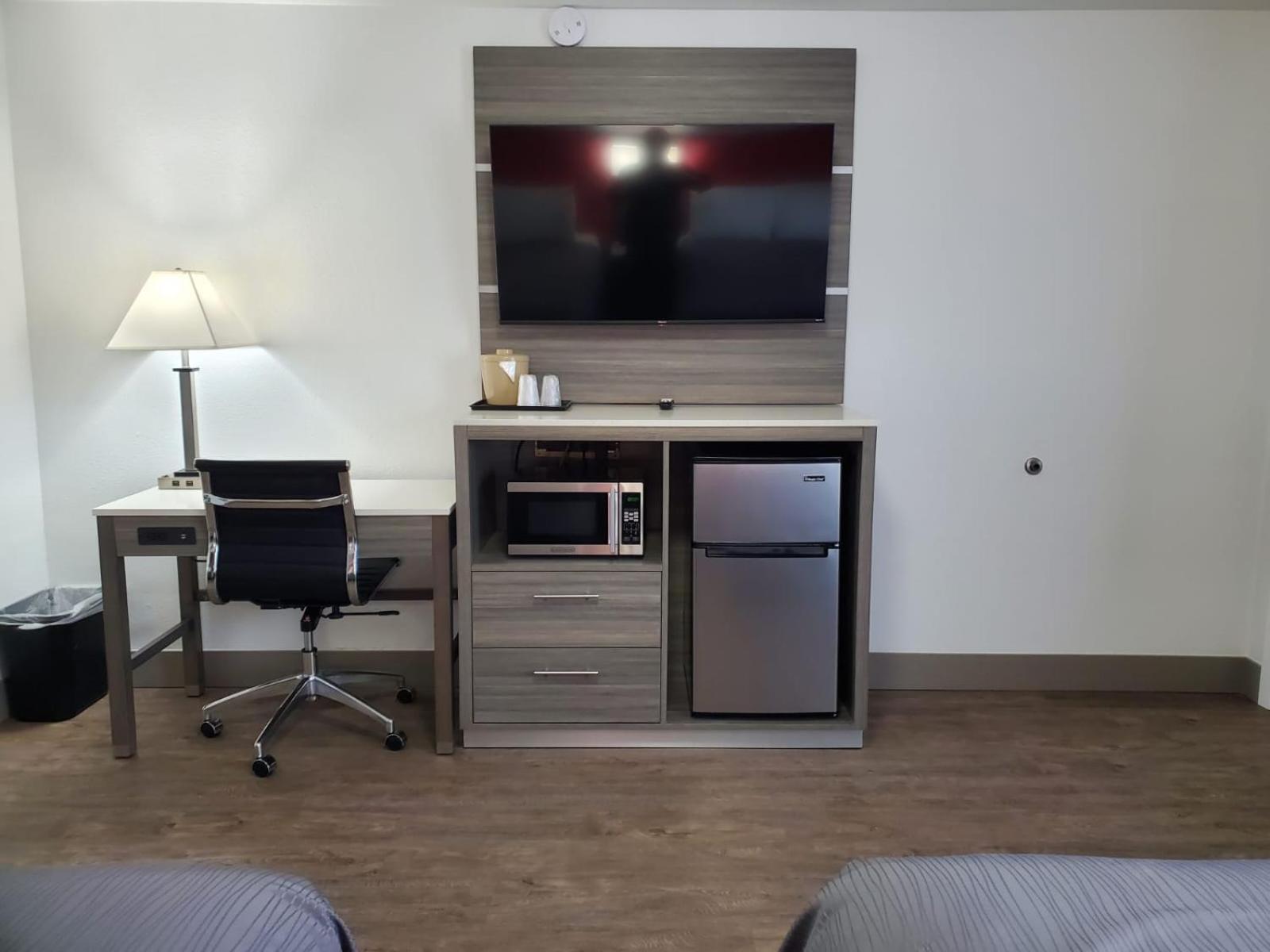 Seven Seas Inn & Suites