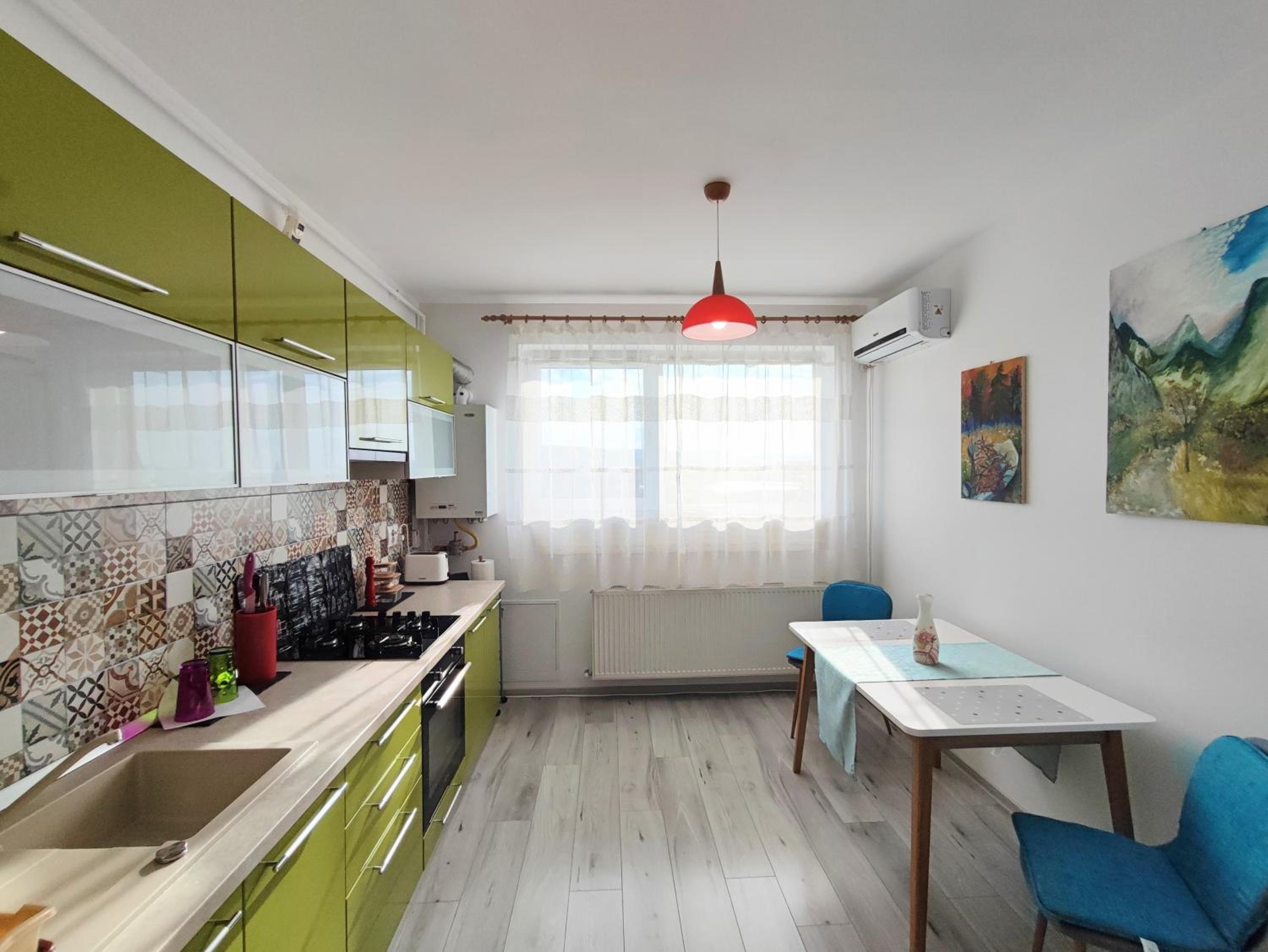 Quiet and Cozy 2 bedroom flat with free parking included view 3