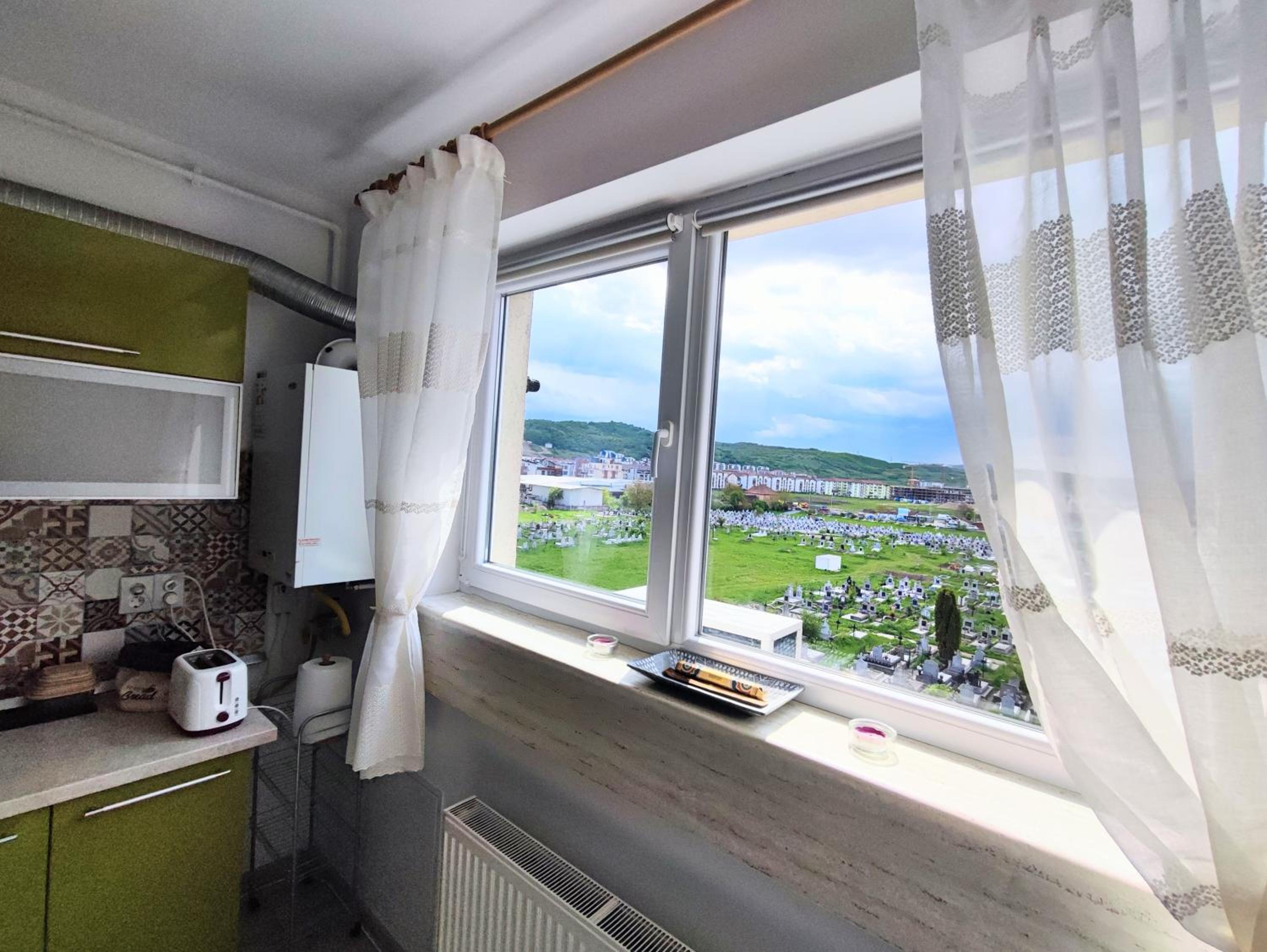 Quiet and Cozy 2 bedroom flat with free parking included view 4