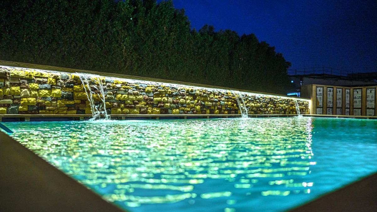 swimming pool