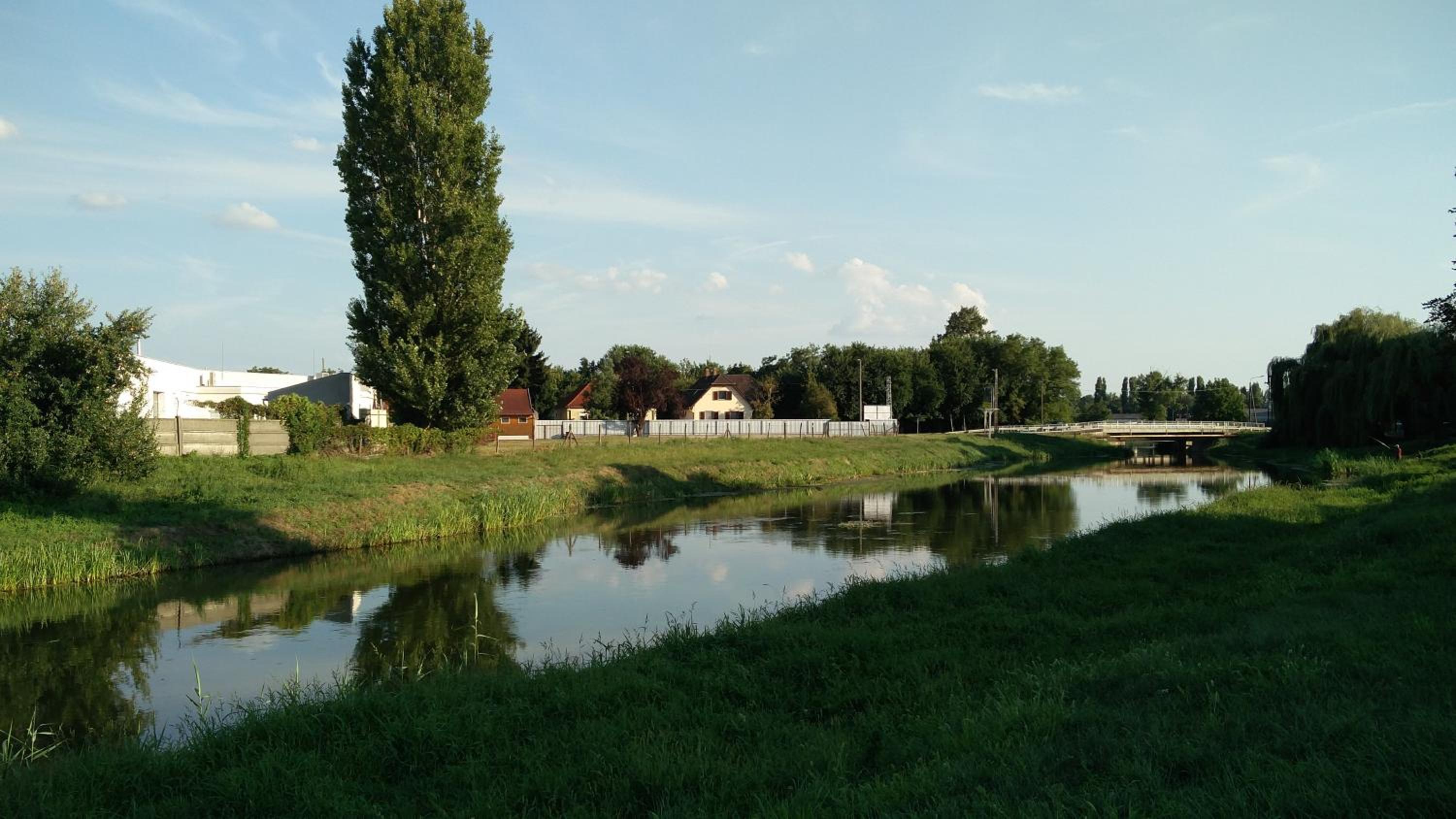 River Side Apartman