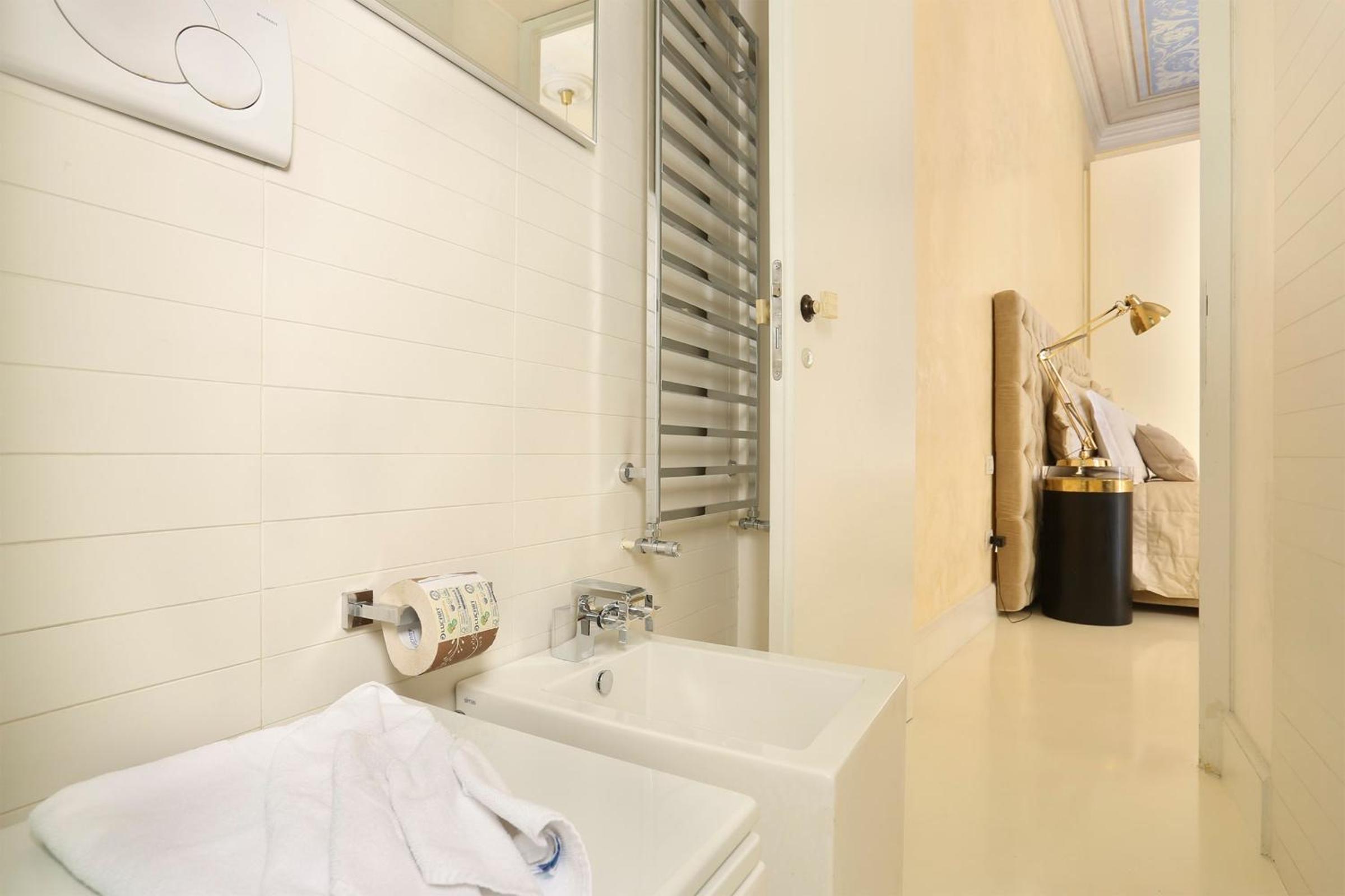 LUXURY suite with amazing Terrace in Florence-hosted by Sweetstay