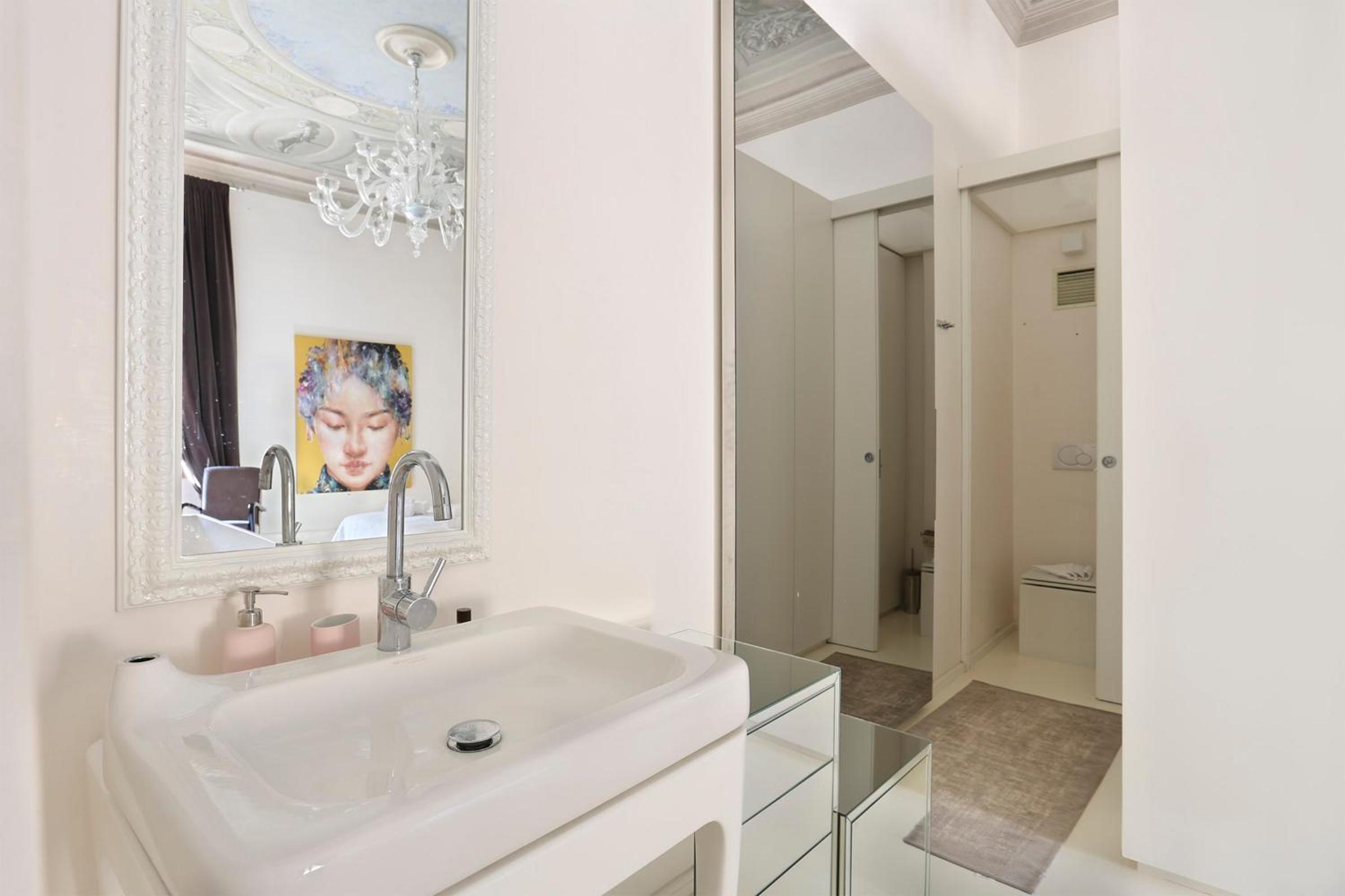 LUXURY suite with amazing Terrace in Florence-hosted by Sweetstay
