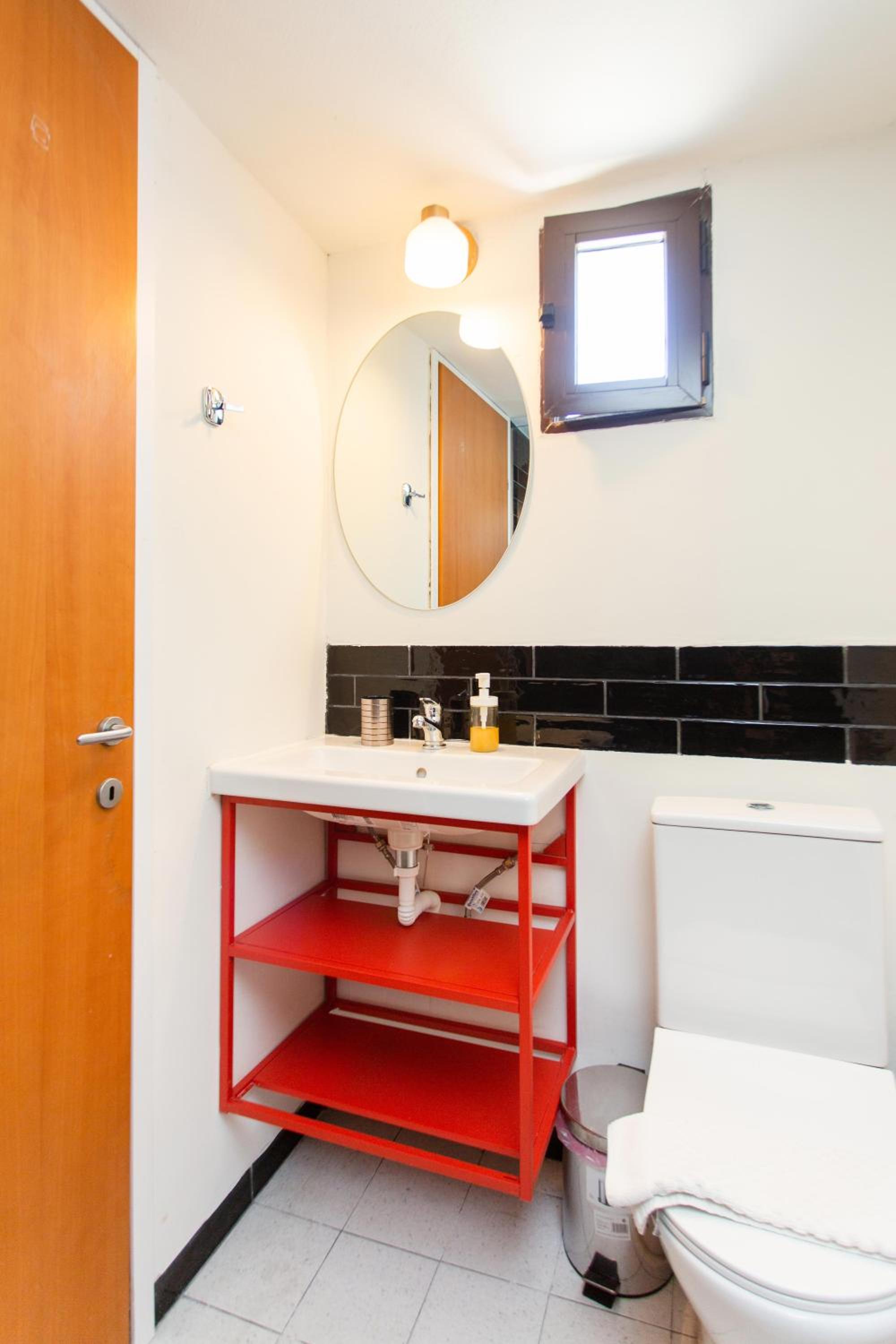 Apartamento Suggrou, apartamento en Thessaloniki — bathroom