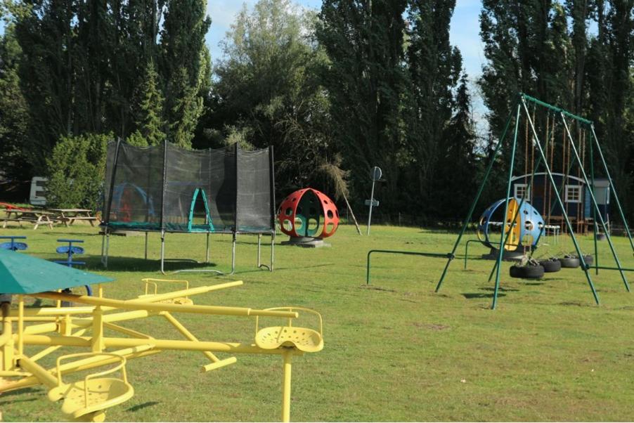 Pipowagen Madelief UNIEK natuurbad met strand exclusief voor onze gasten view 5