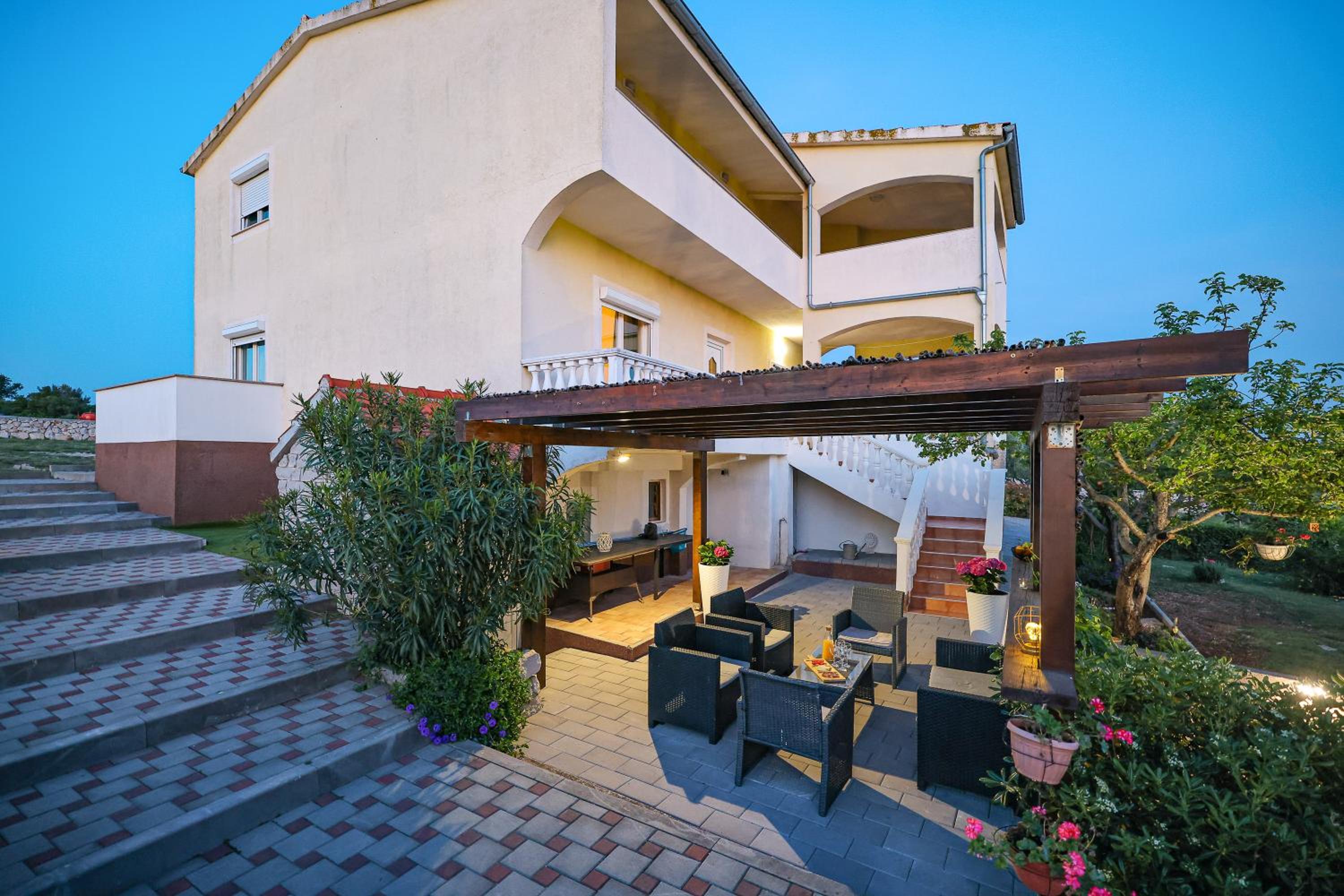 Gale Vila view 3