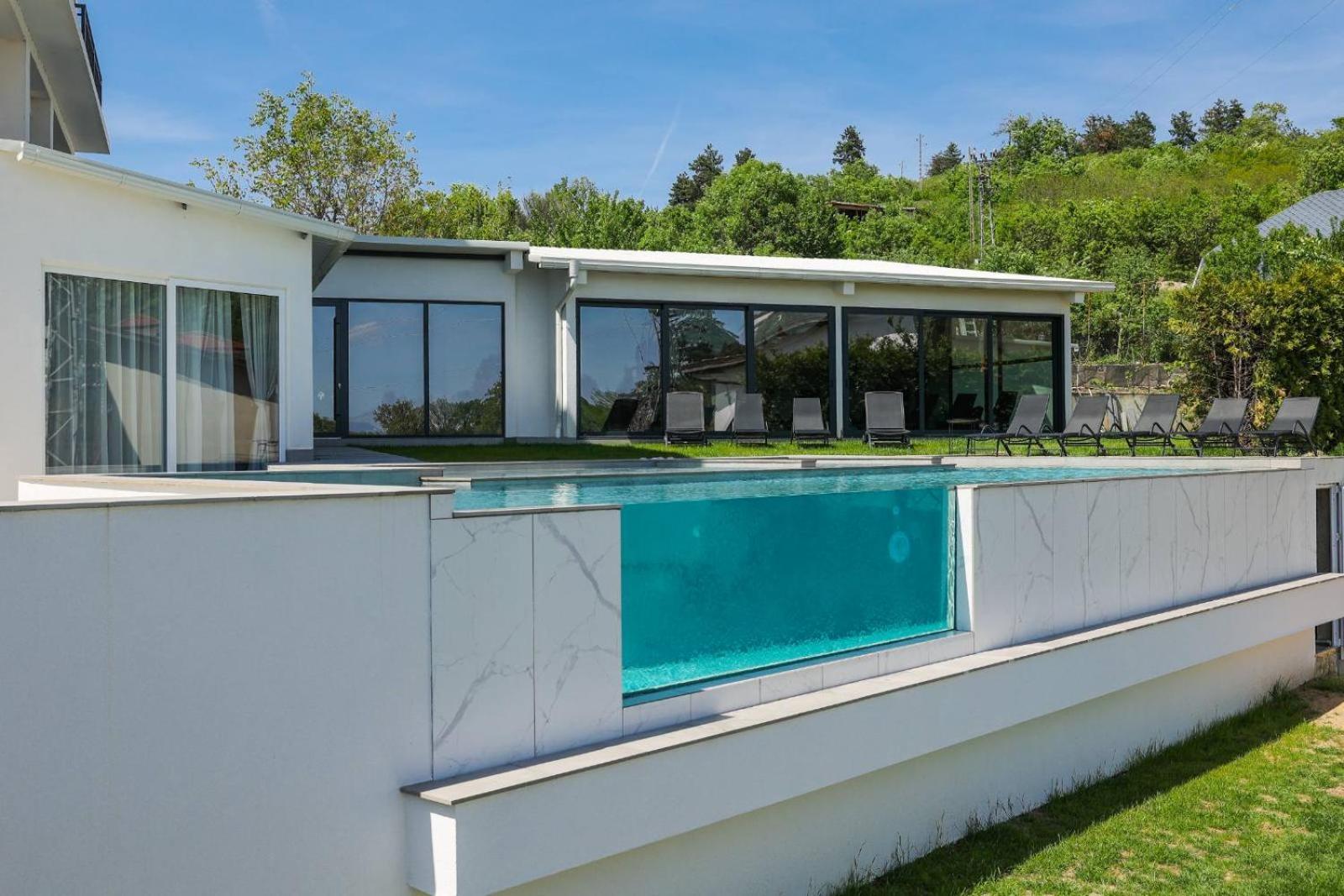 GRAFFIT Luxury houses