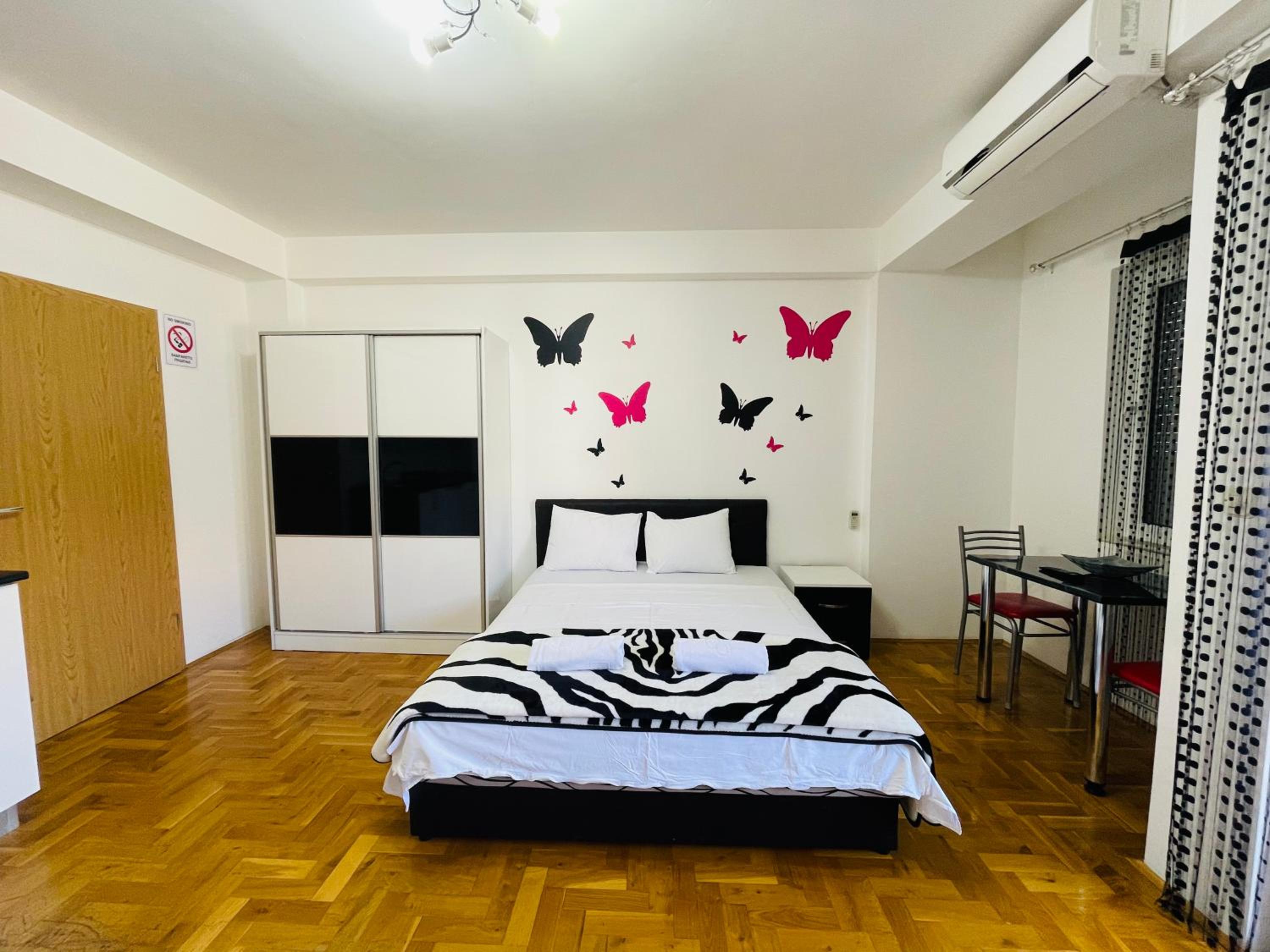 Photo 93