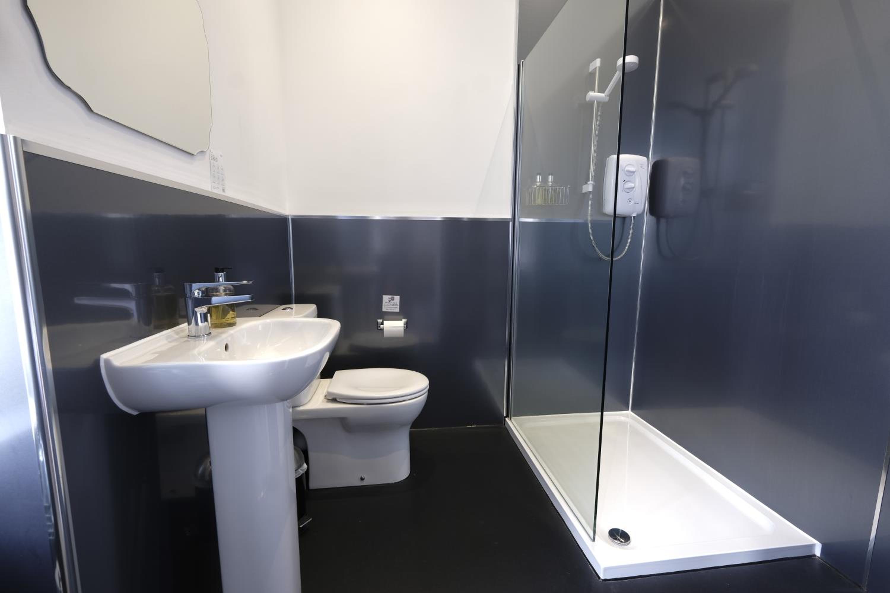 Heathcliff House B&B Exclusively for Adults Free large carpark view 4