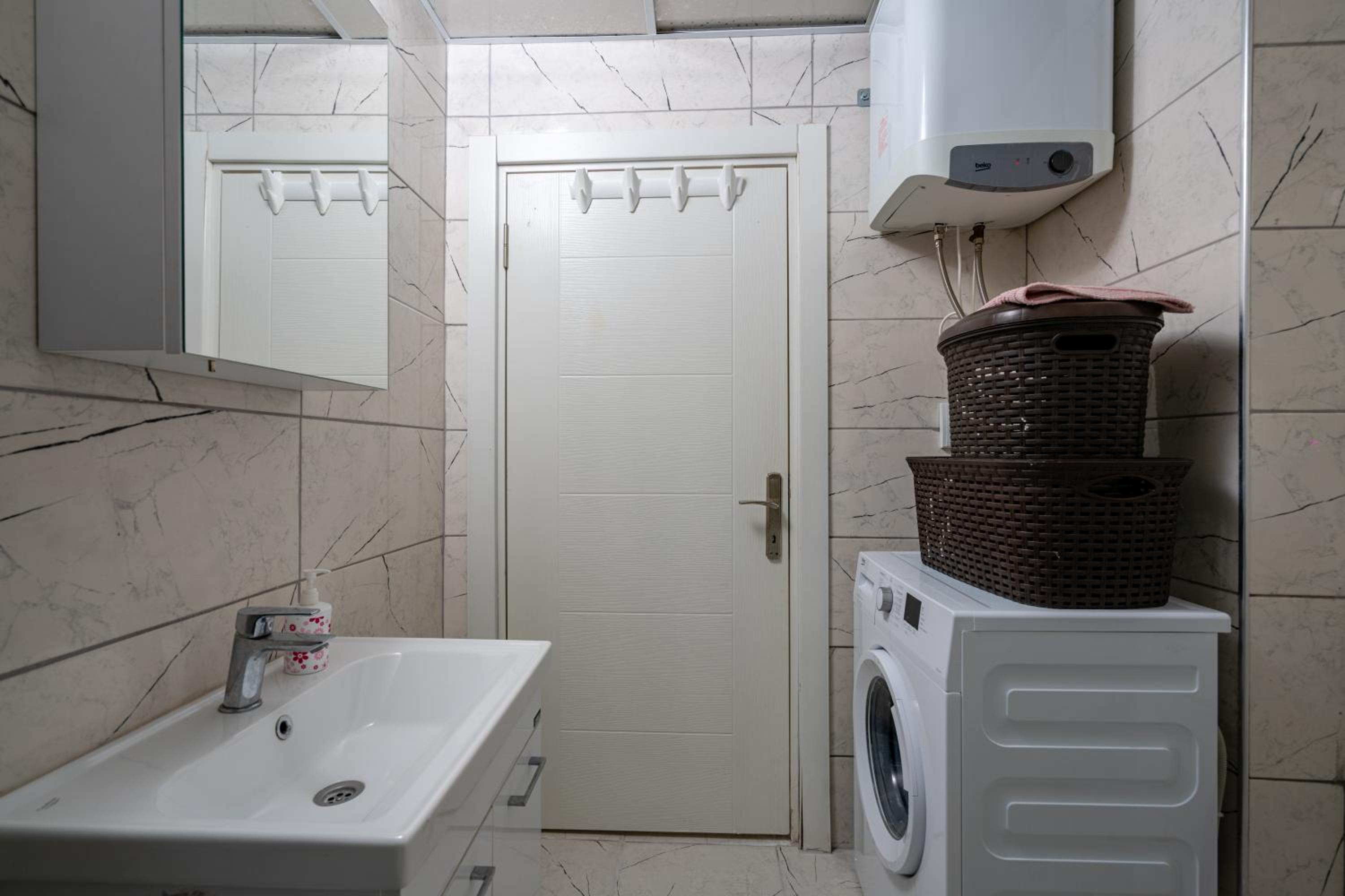 Sare Suites Downtown - Image 37