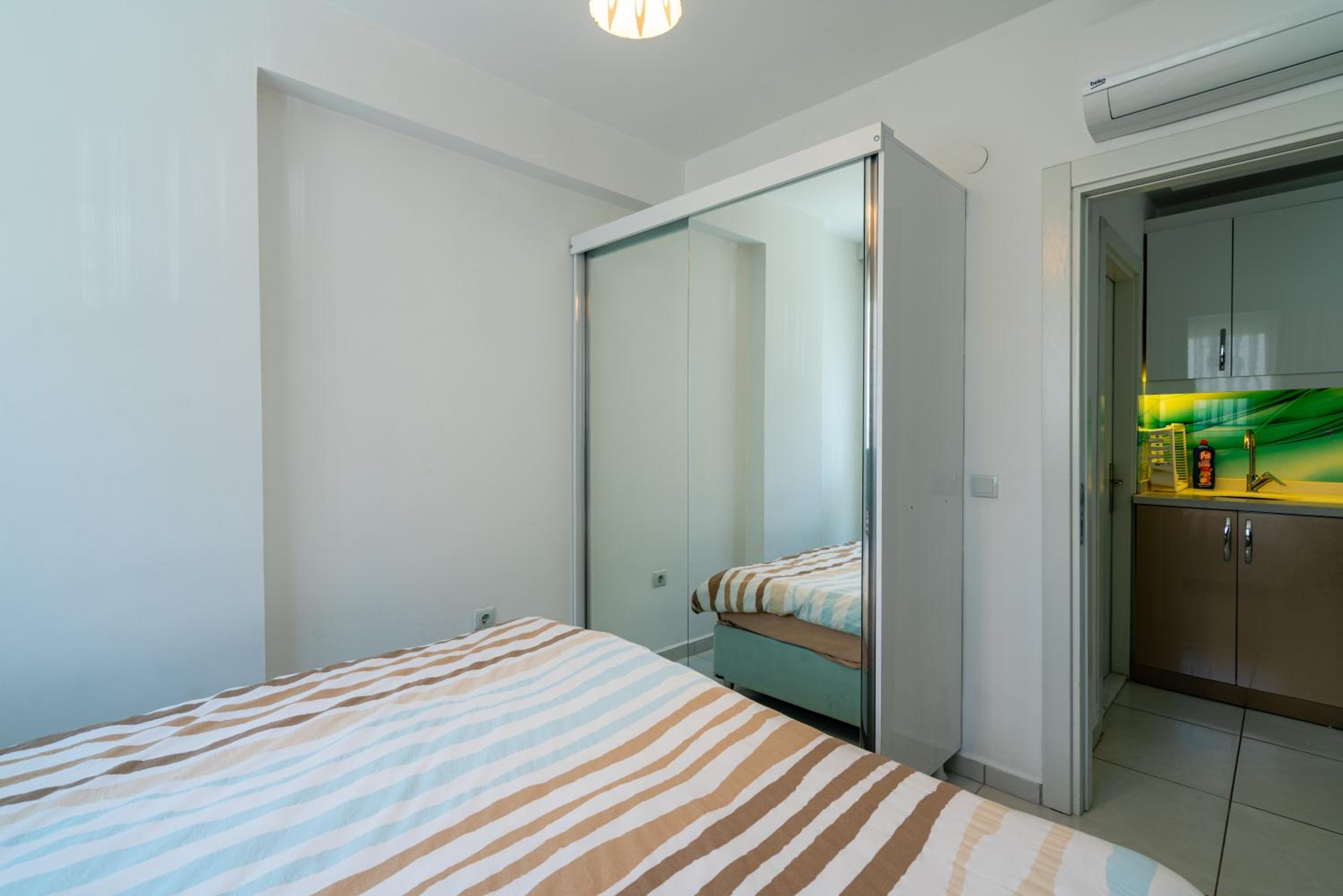 Sare Suites Downtown - Image 17