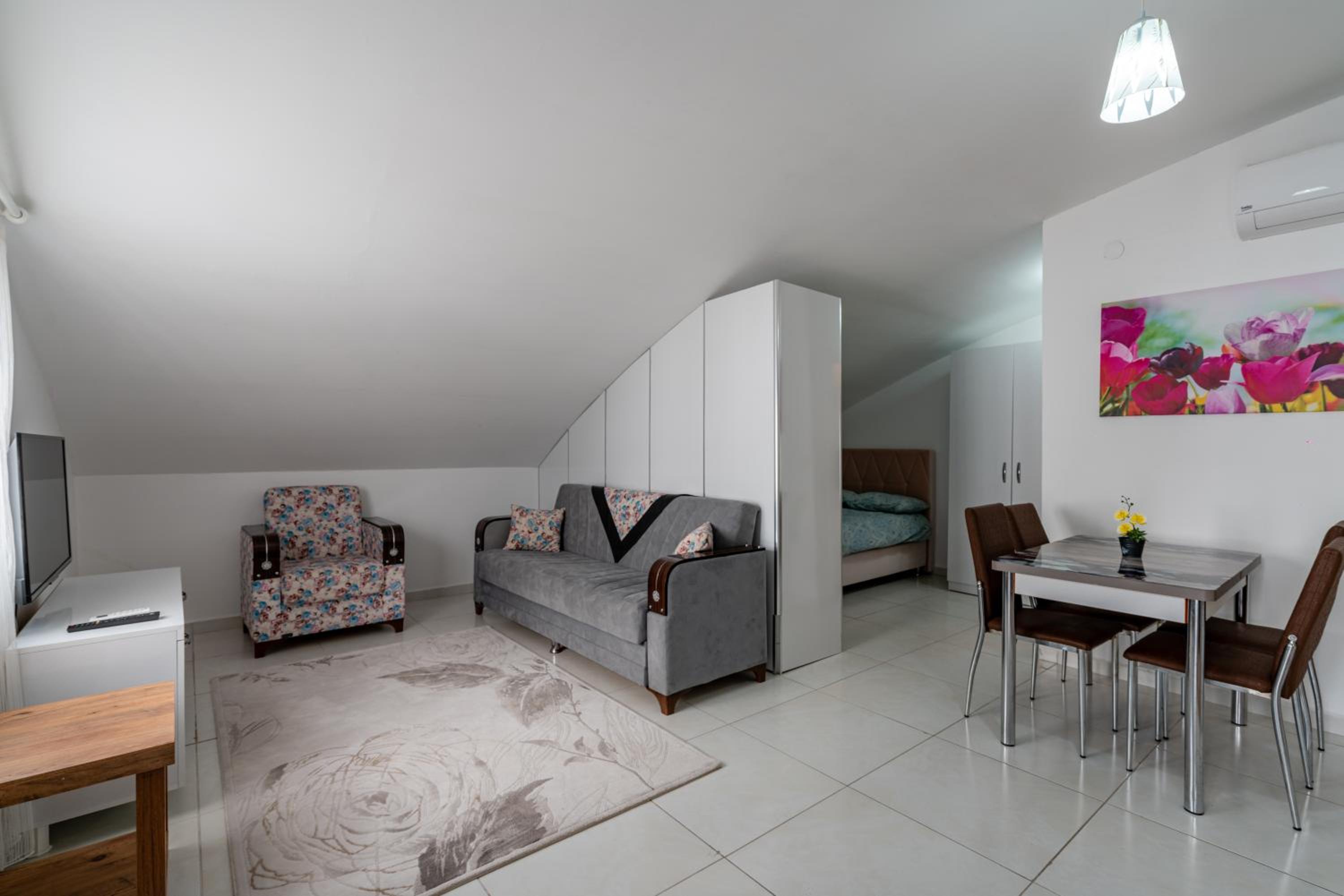 Sare Suites Downtown - Image 39