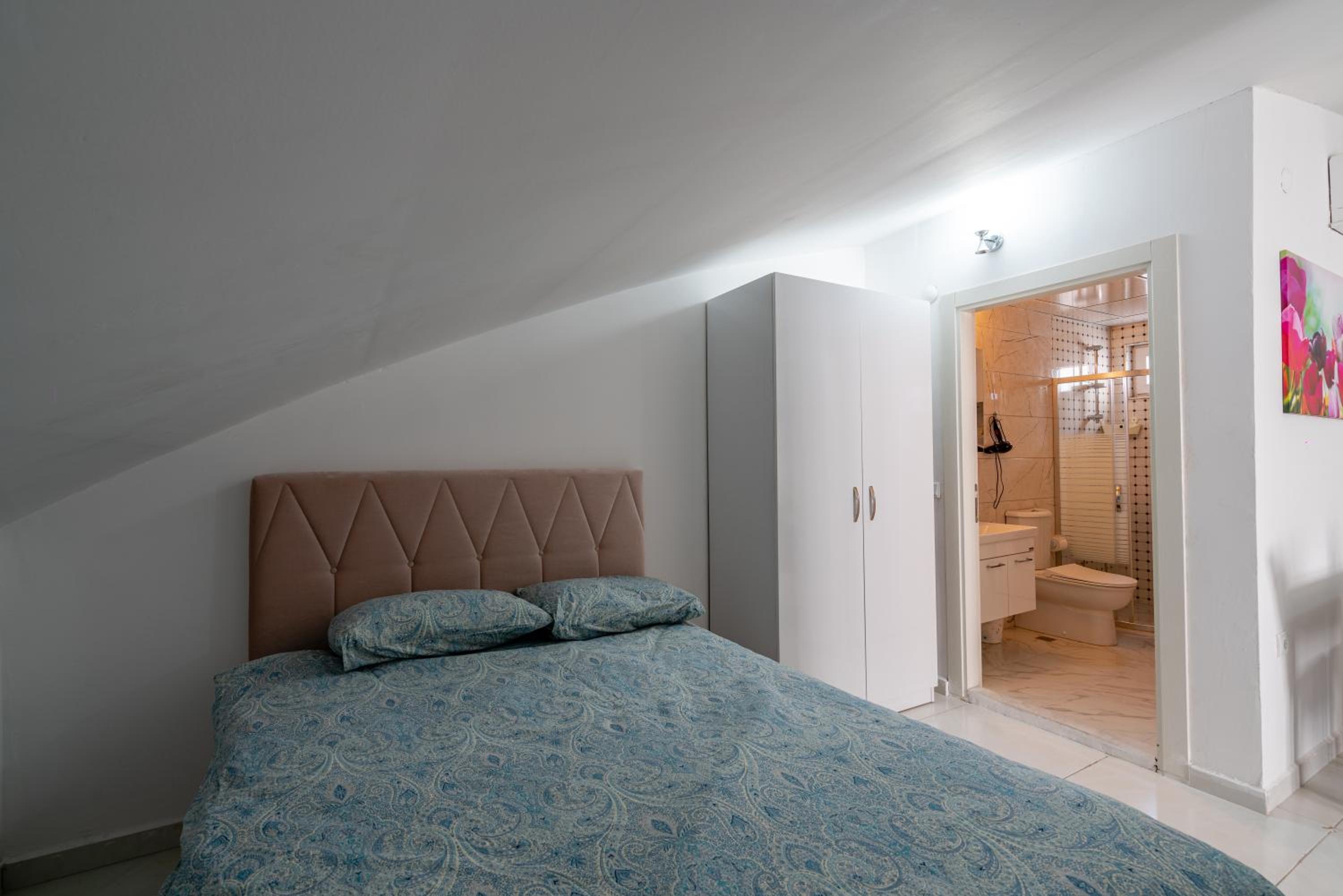 Sare Suites Downtown - Image 76