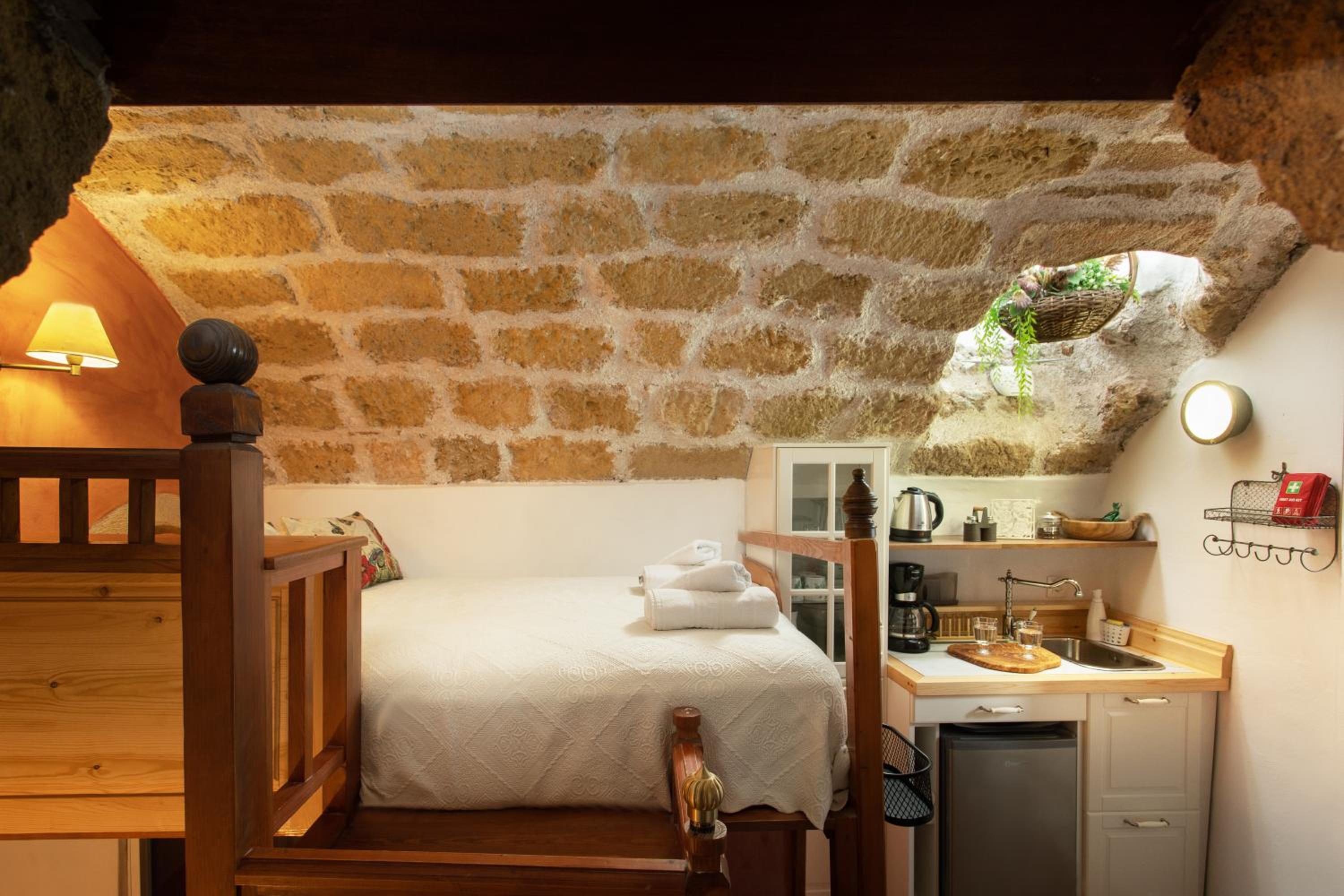 Dorovinis Monemvasia Castlehouses
