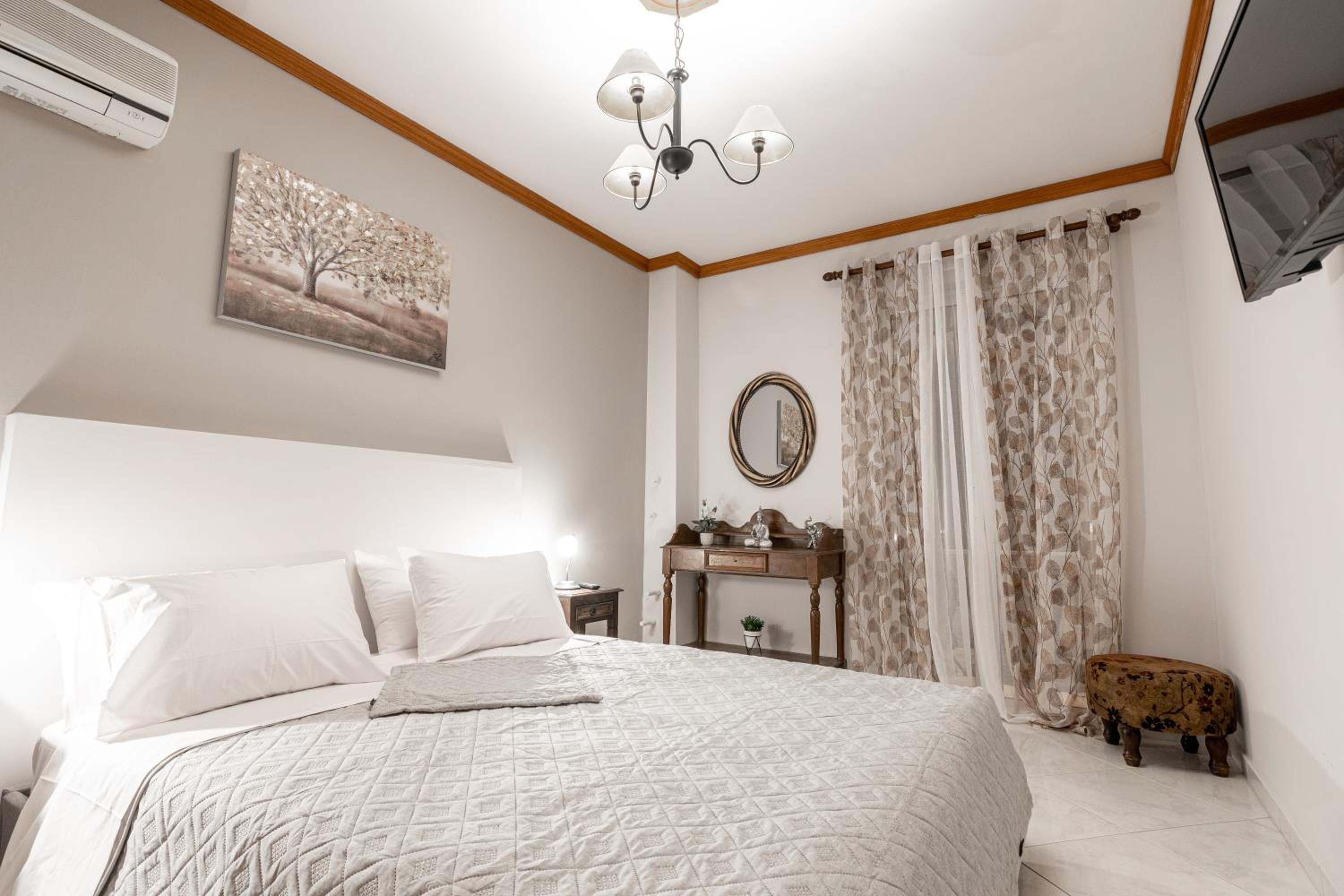 Galadriel Villa with Private Pool & Jacuzzi photo 3