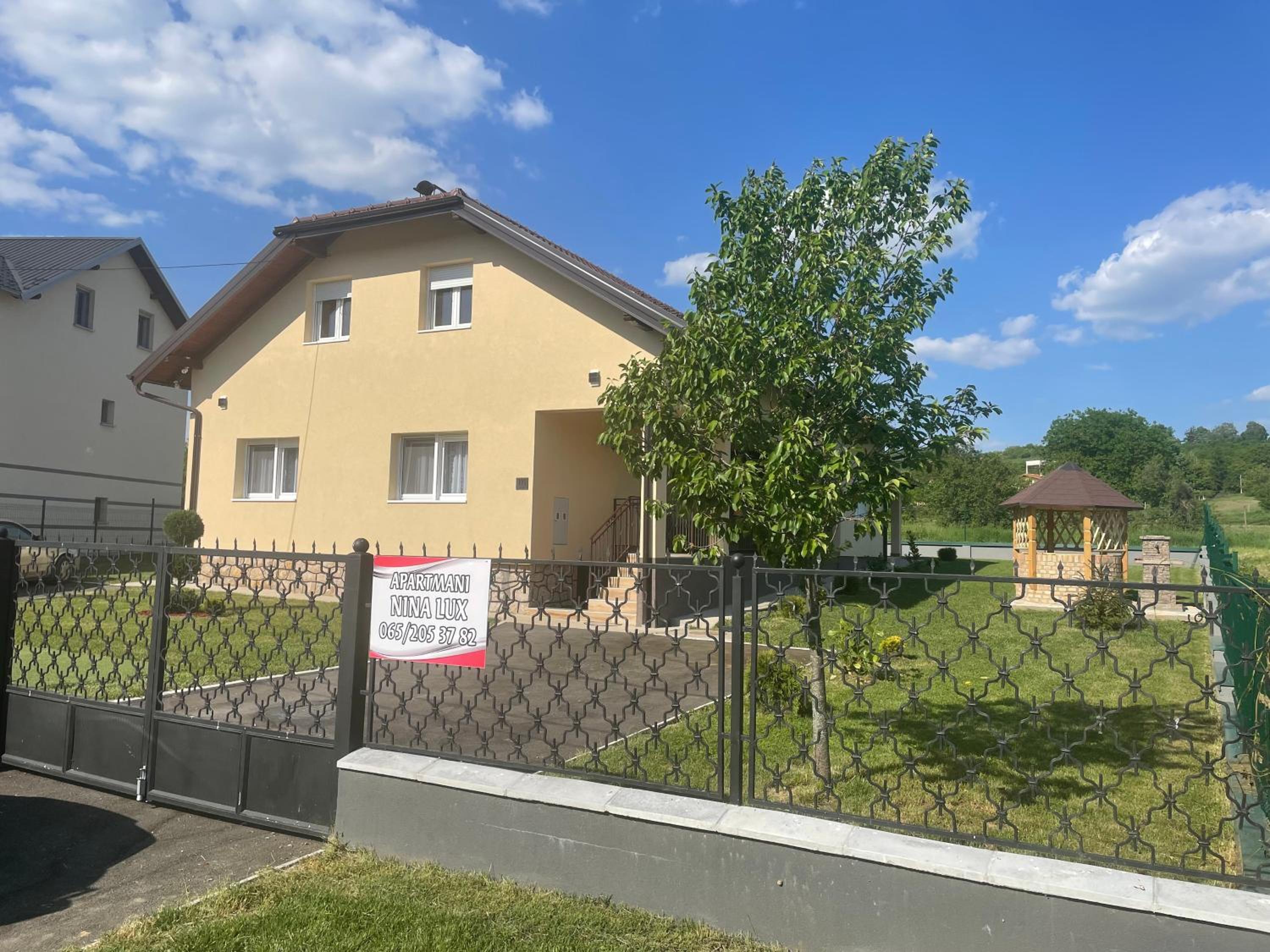 Apartmani Lux Nina view 3