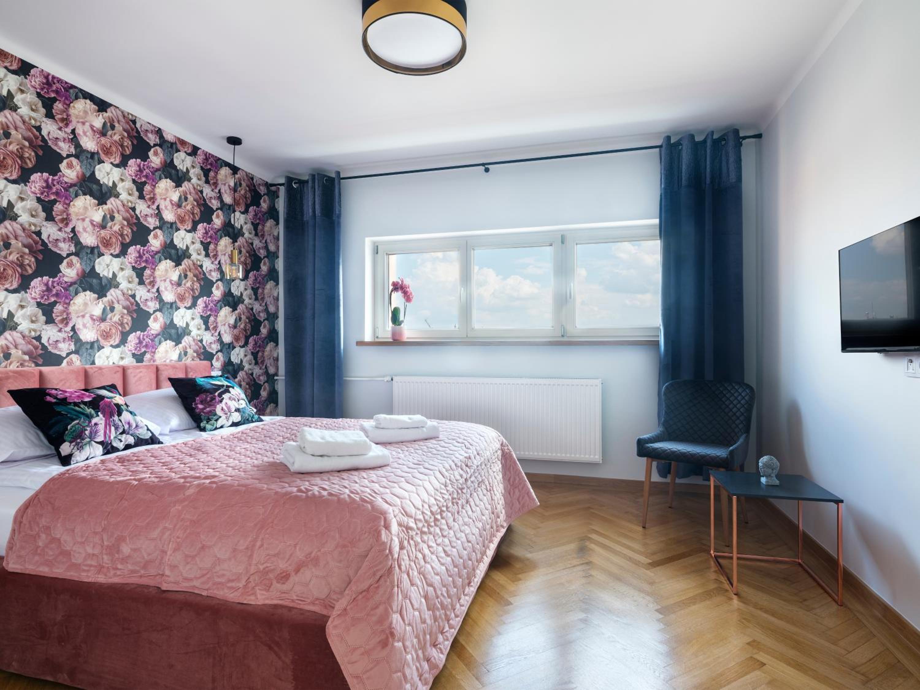 CracWoW City Center Apartment view 2