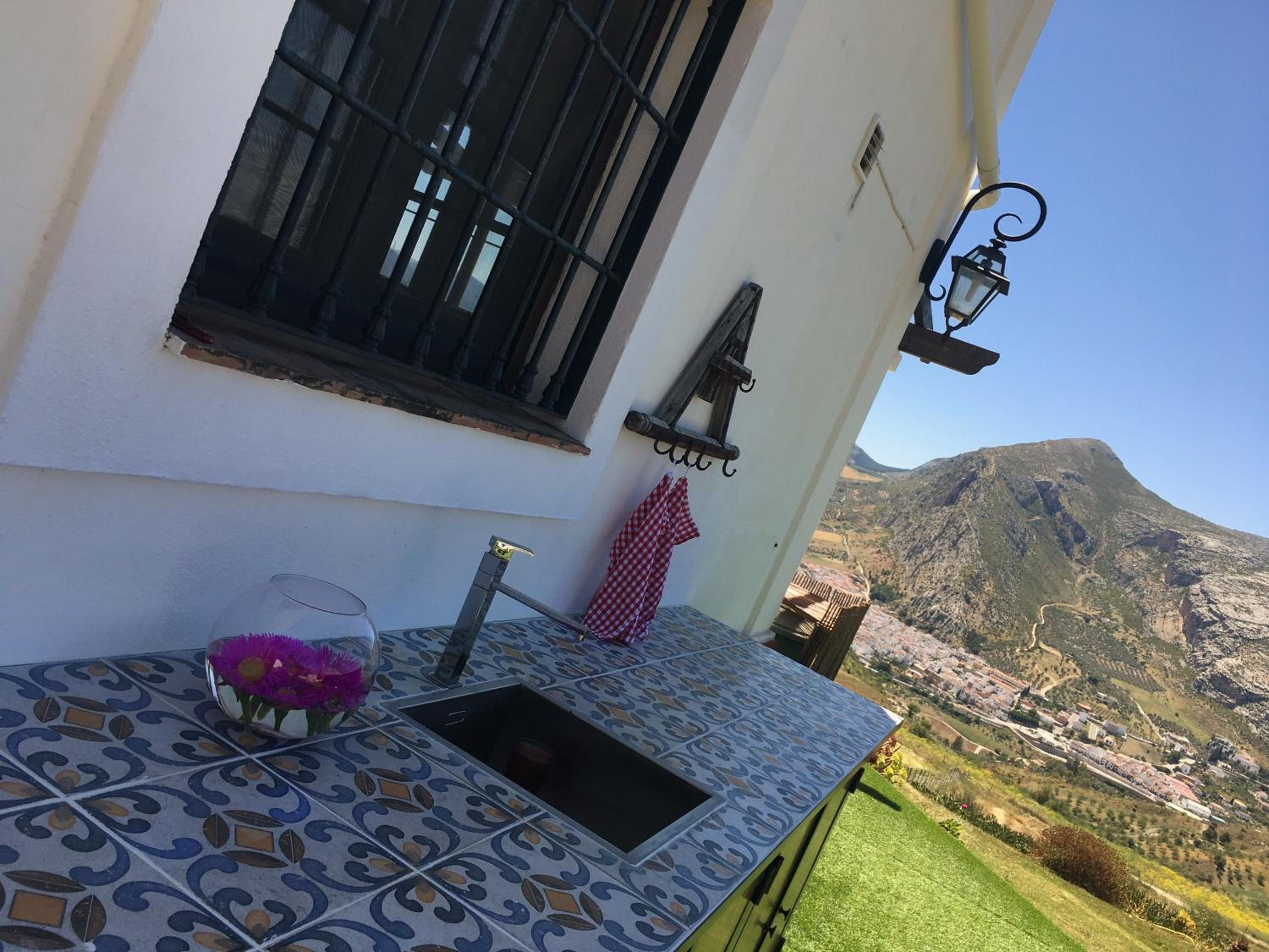 La Sorpresa view 4