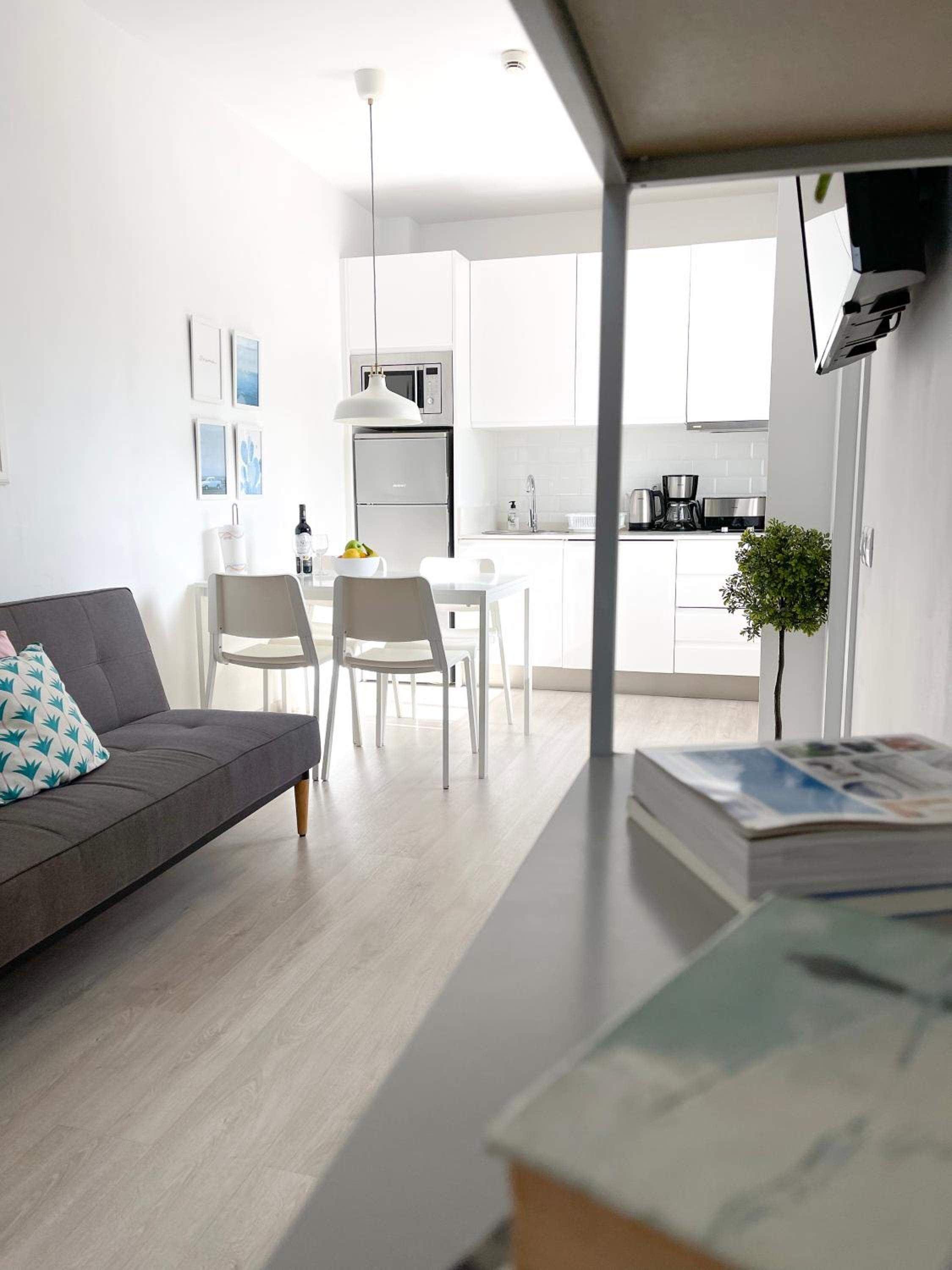 Bright Modern 1 bedroom Apartment 10mins from Las Canteras Beach view 3