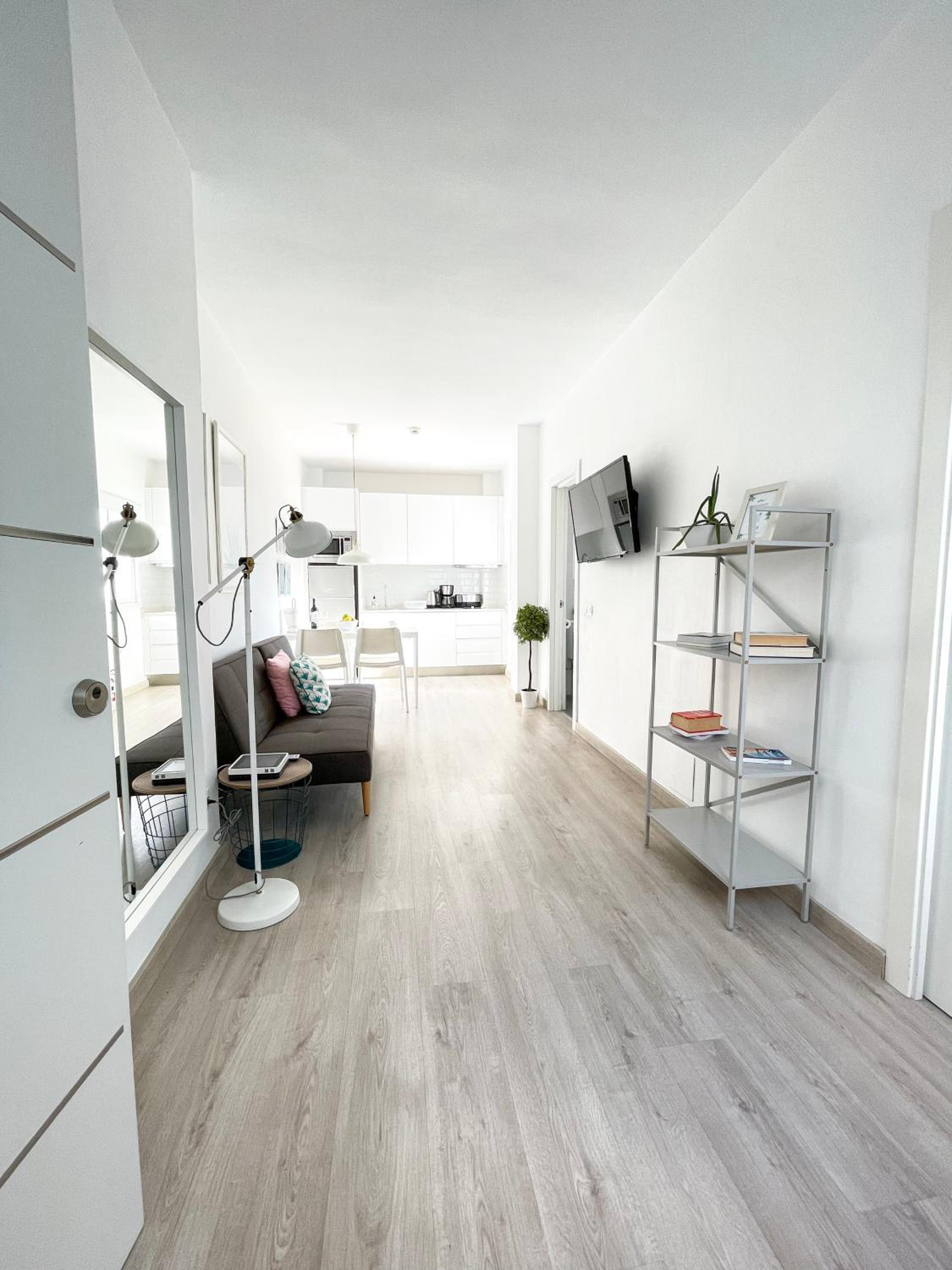 Bright Modern 1 bedroom Apartment 10mins from Las Canteras Beach view 2