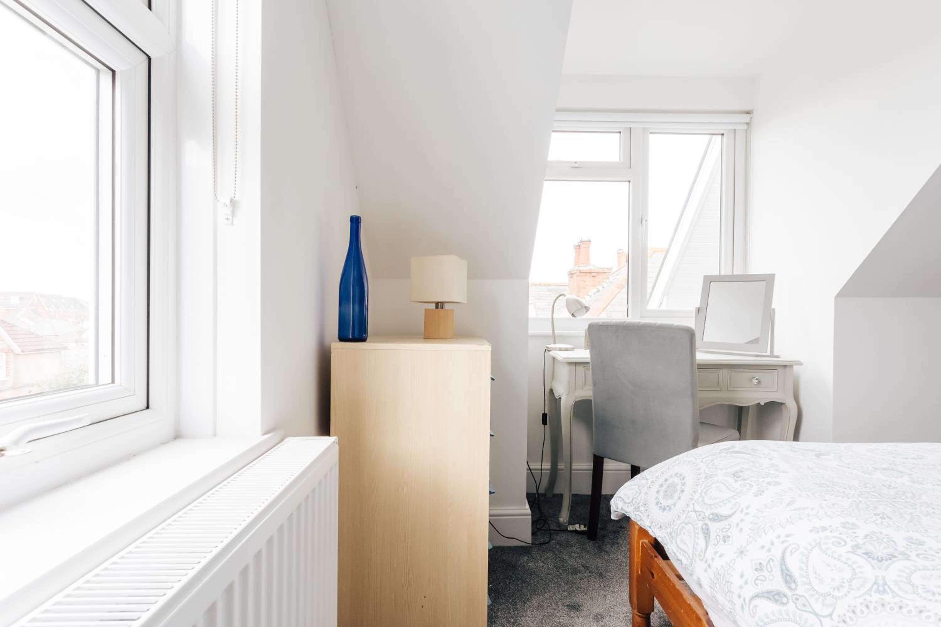 Private Two Bedroom Residence in Southbourne - Private Parking - Off the High Street - Minutes Away from the Beach