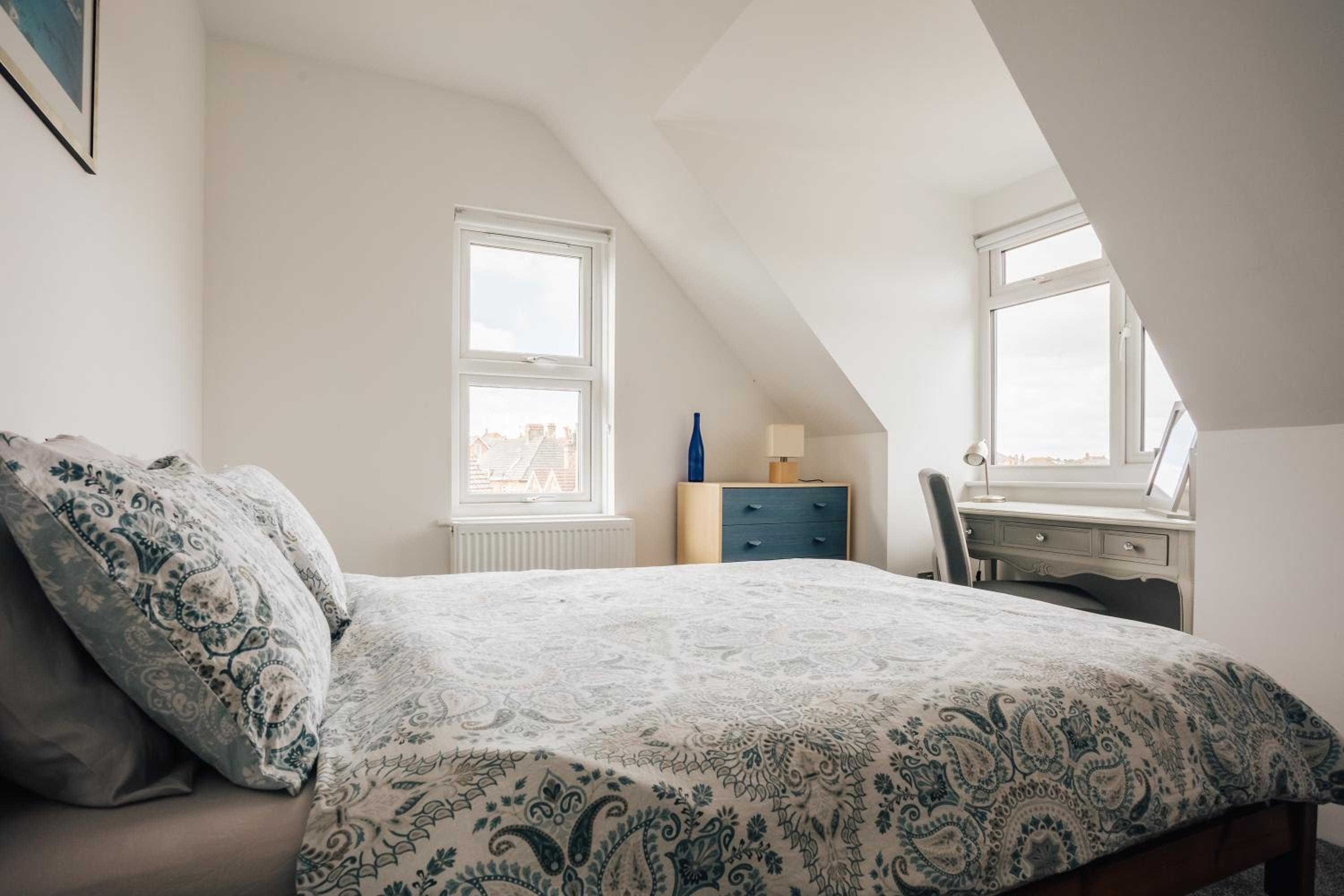 Private Two Bedroom Residence in Southbourne - Private Parking - Off the High Street - Minutes Away from the Beach