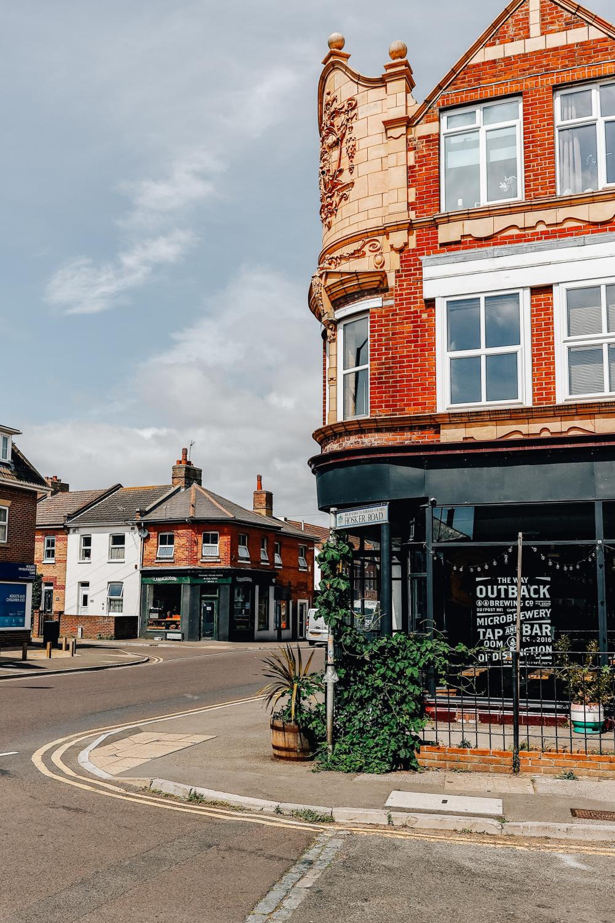 Private Two Bedroom Residence in Southbourne - Private Parking - Off the High Street - Minutes Away from the Beach