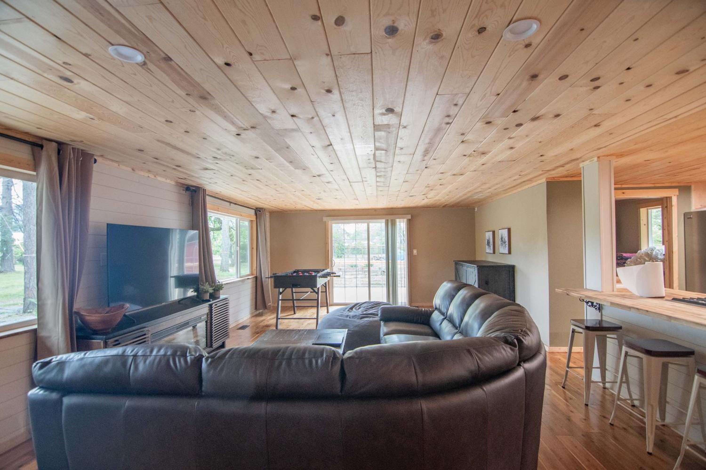 Country home on 2 acres view 3
