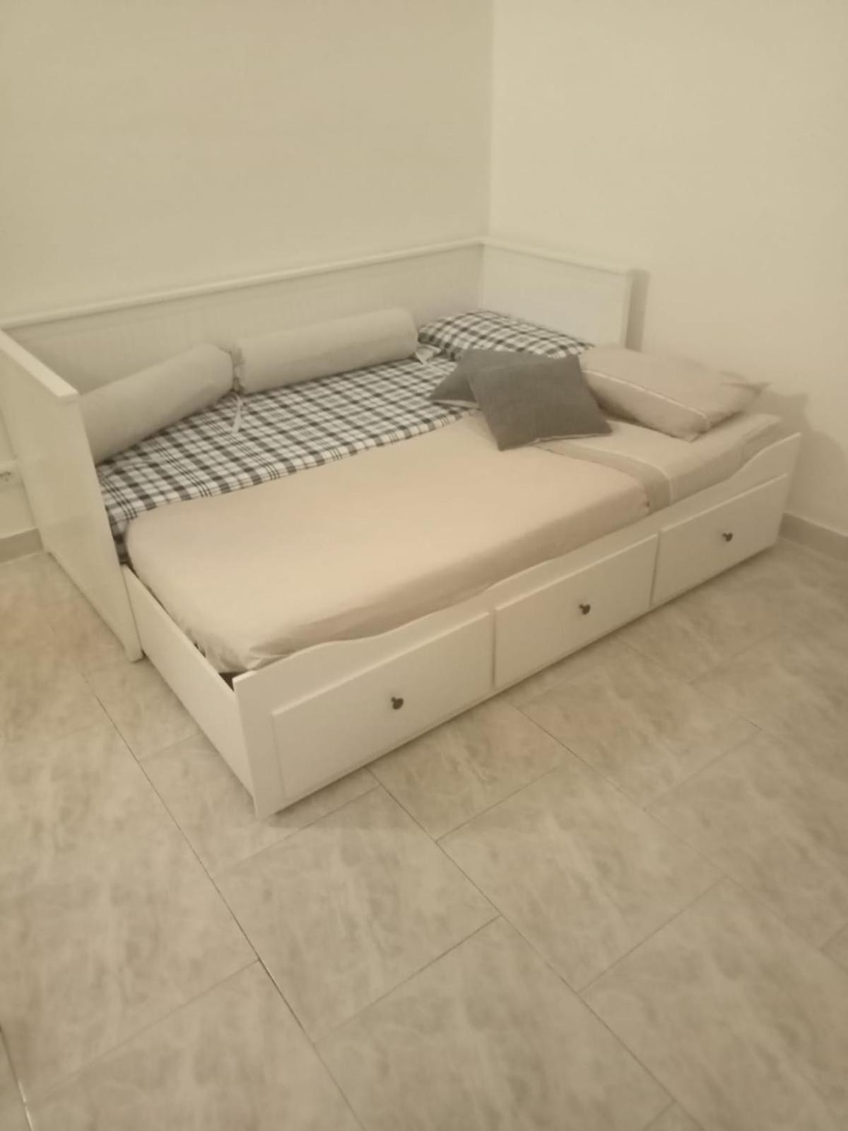 WHOLE HOLIDAY HOME APARTMENT FANTASTIC CIVITAVECCHIA da Pamino & Priscilla con due Camere letto!