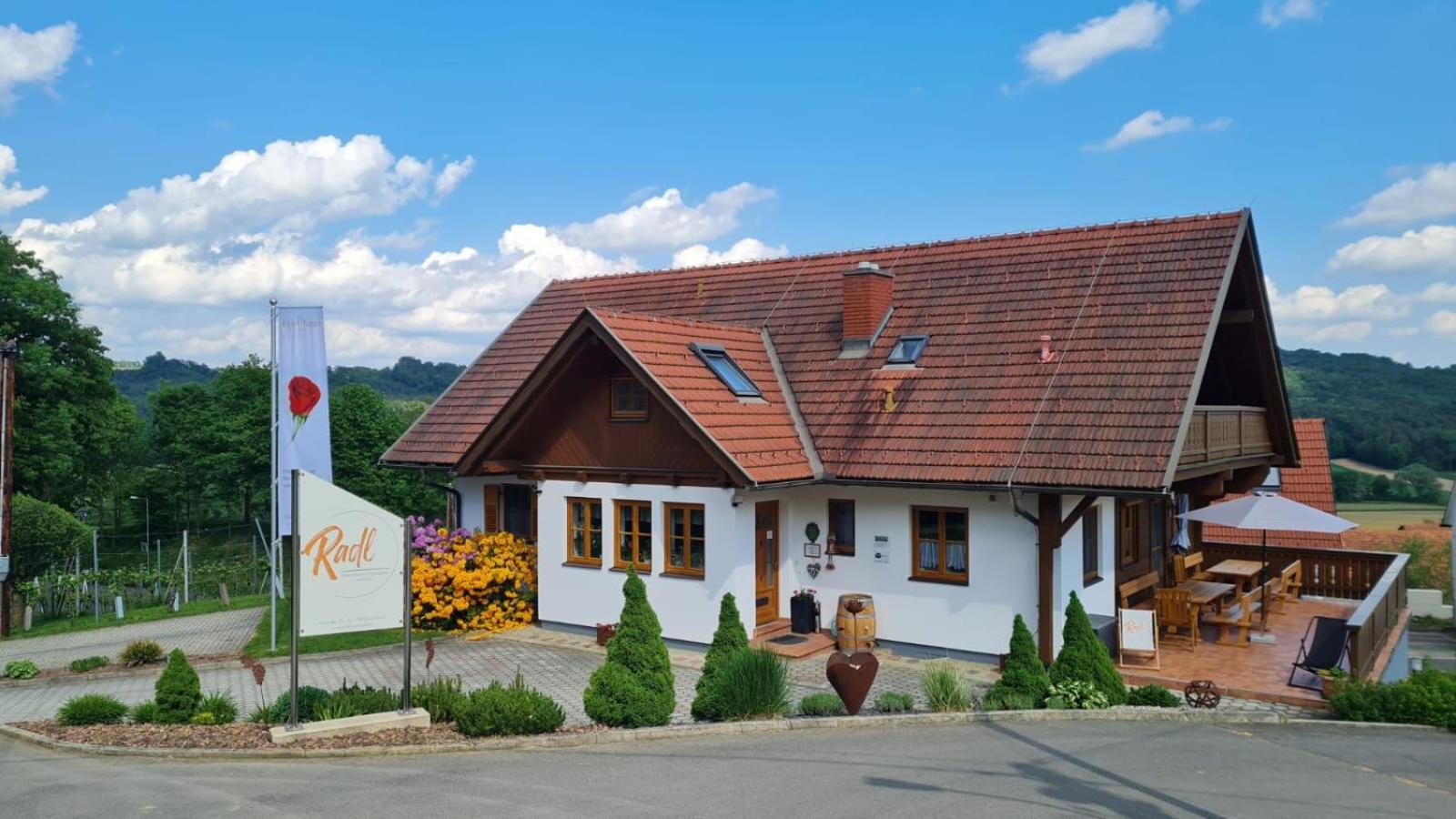 Hotel Gästehaus - Camping- Weinhof Radl - Image 1