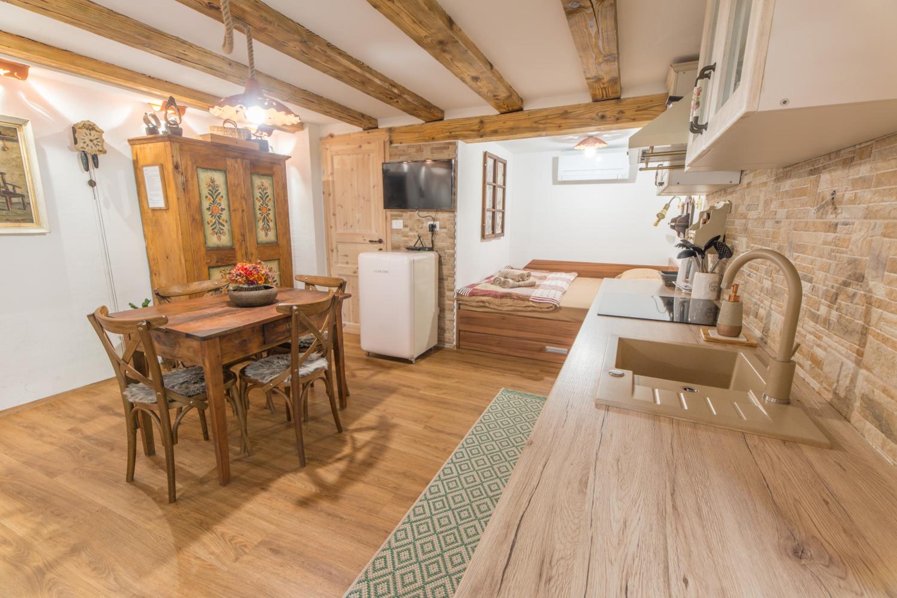 Rustic Apartment PETRA view 4