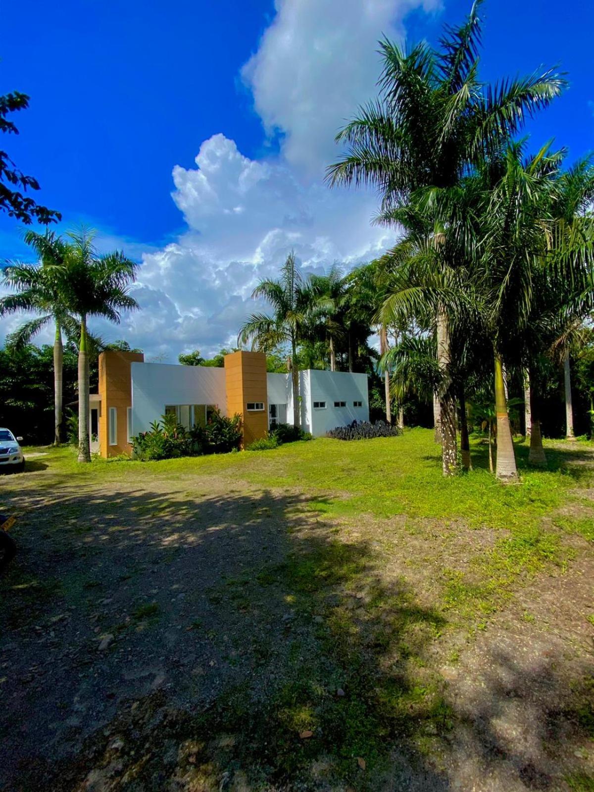 Casa blanca, casa campestre Restrepo