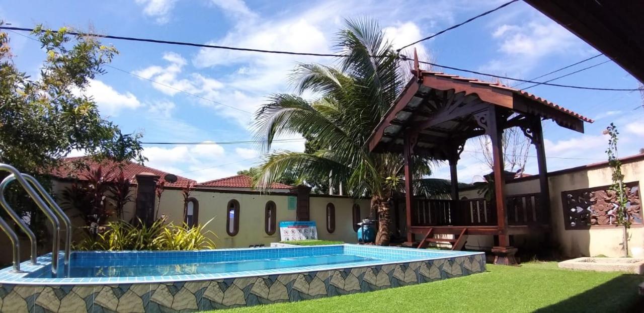 Achutra Muslim Guesthouse (pool) photo 4