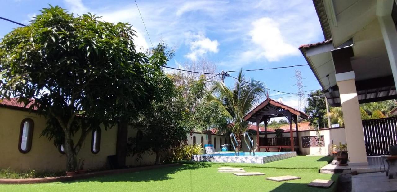 Achutra Muslim Guesthouse (pool) photo 7