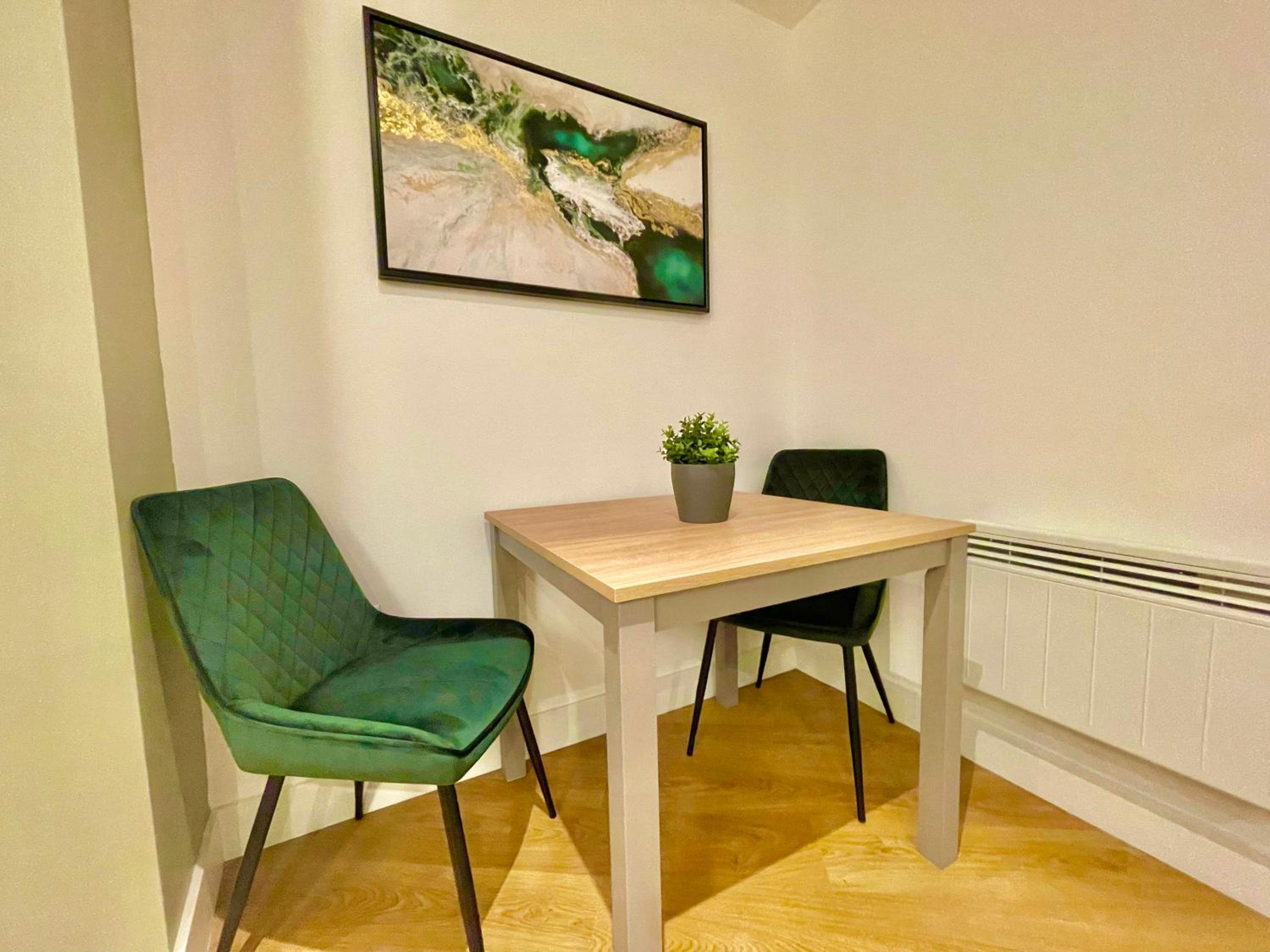 Chic Leeds City Apartment, Free Parking, Balcony view 5