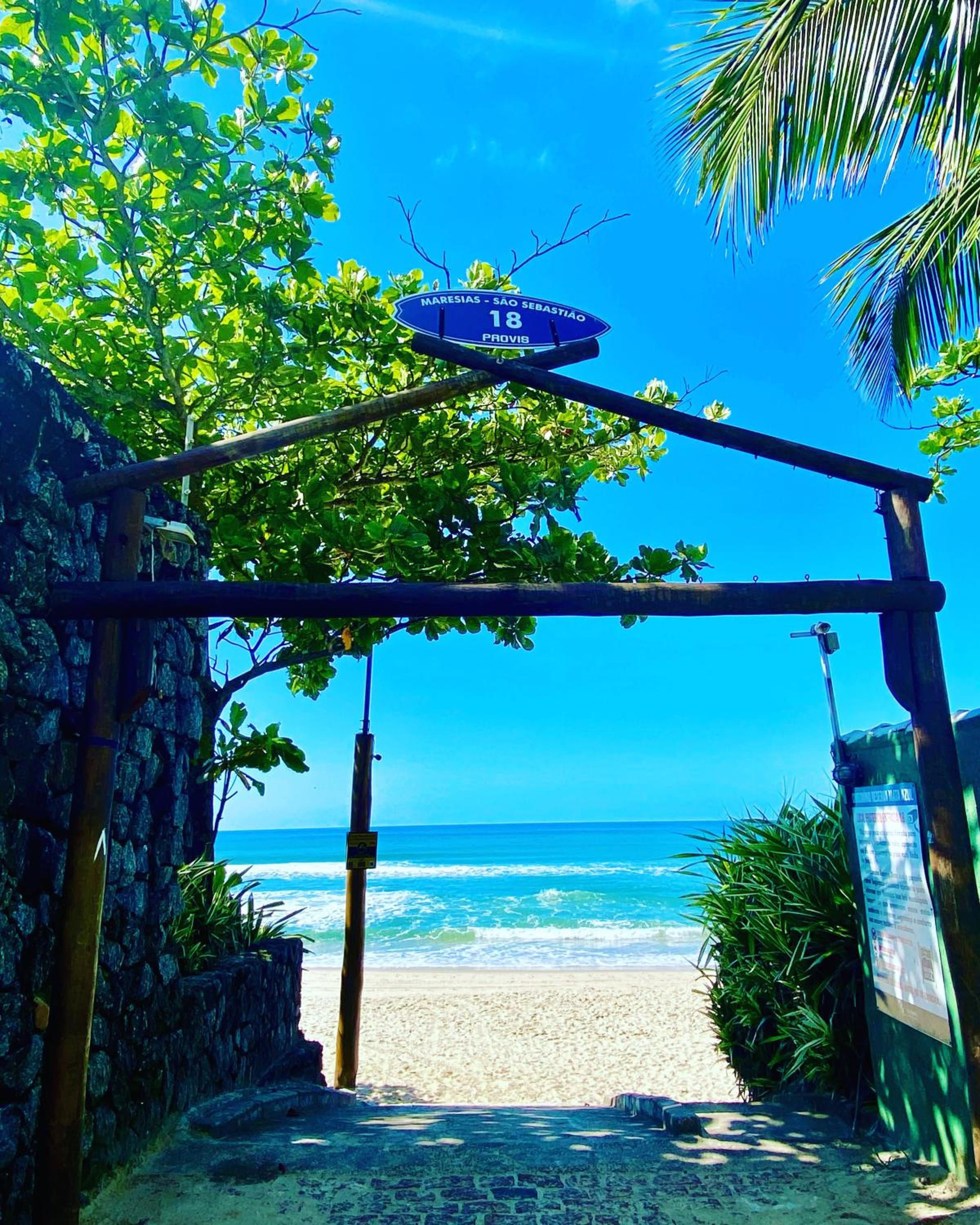 Maresias, Chalé H29 em condomínio dentro da Mata Atlântica e de frente a Entrada 18 da praia