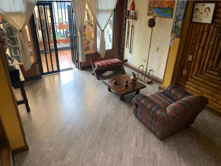 Apartamento tipo boutique por el CC Titán Plaza view 2