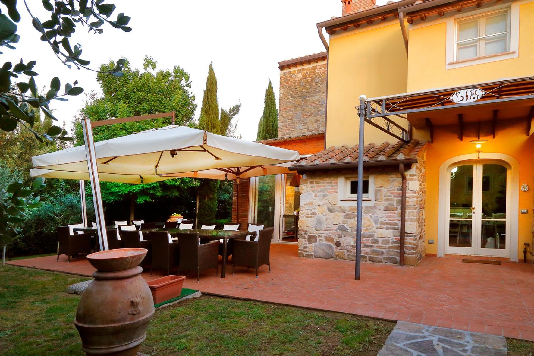 Luxury Villa in Tuscany with Pool near Pisa and Florence - Ten Bedrooms 20 pl