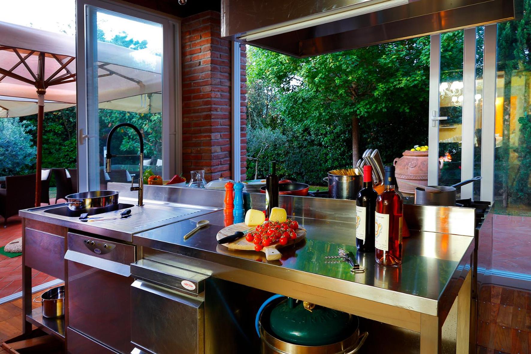 Luxury Villa in Tuscany with Pool near Pisa and Florence - Ten Bedrooms 20 pl